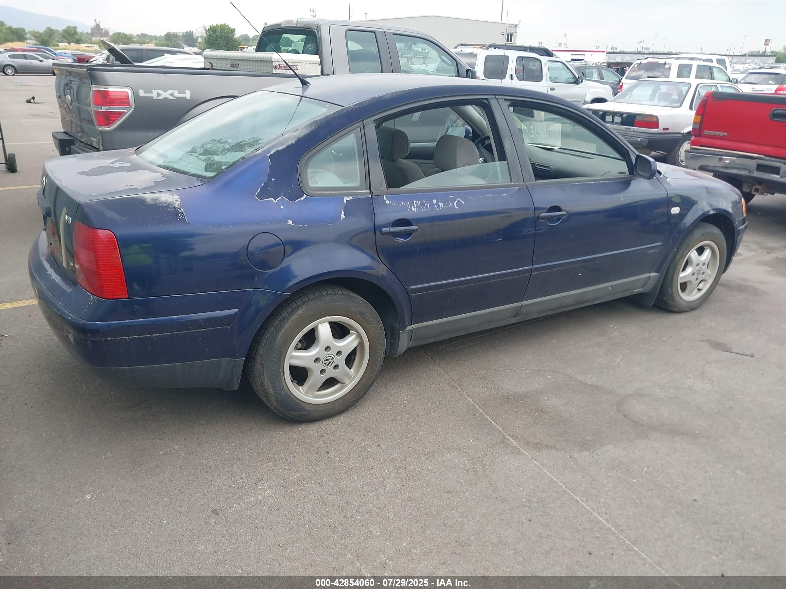 VOLKSWAGEN PASSAT image 4