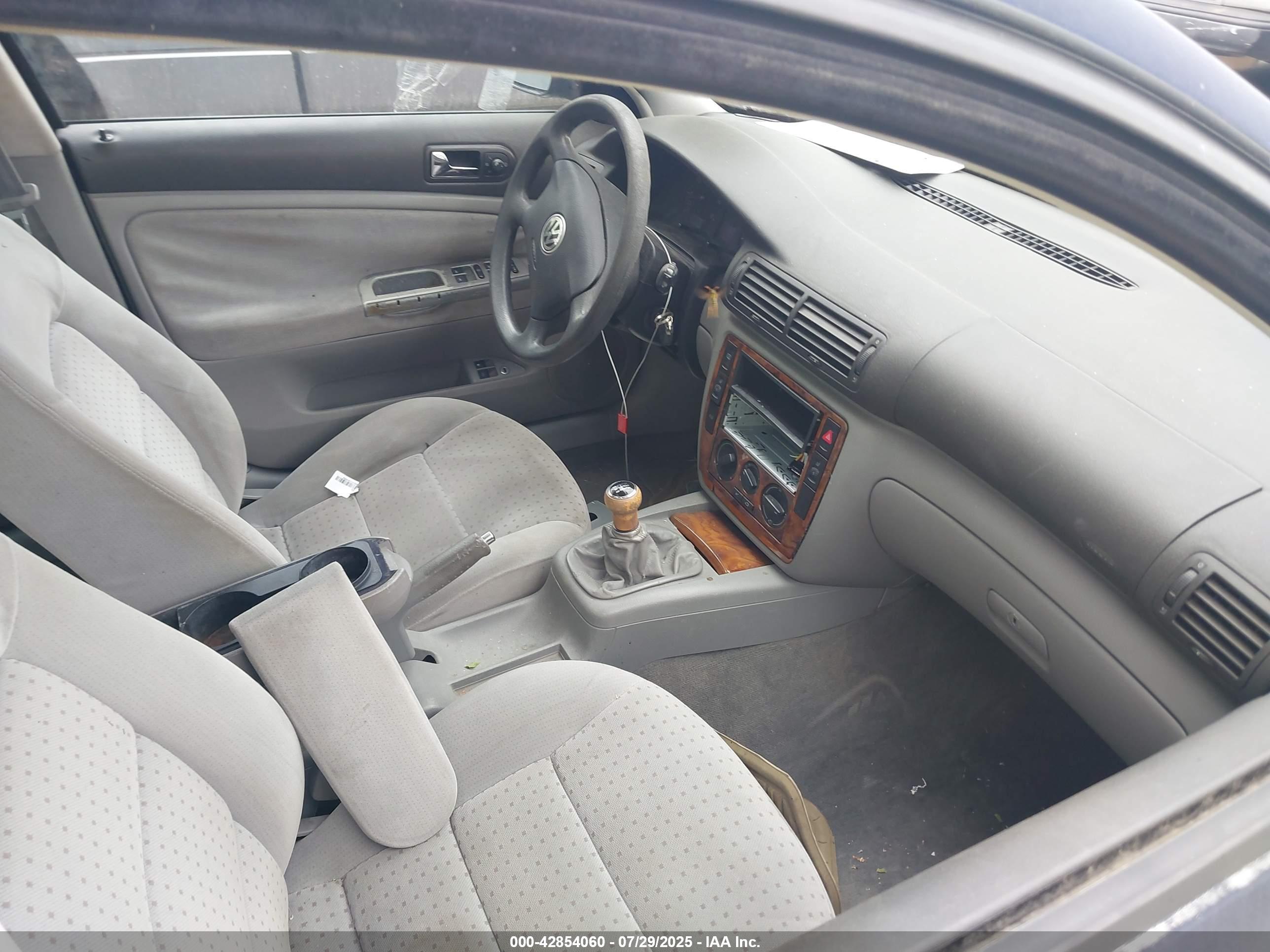 VOLKSWAGEN PASSAT image 5