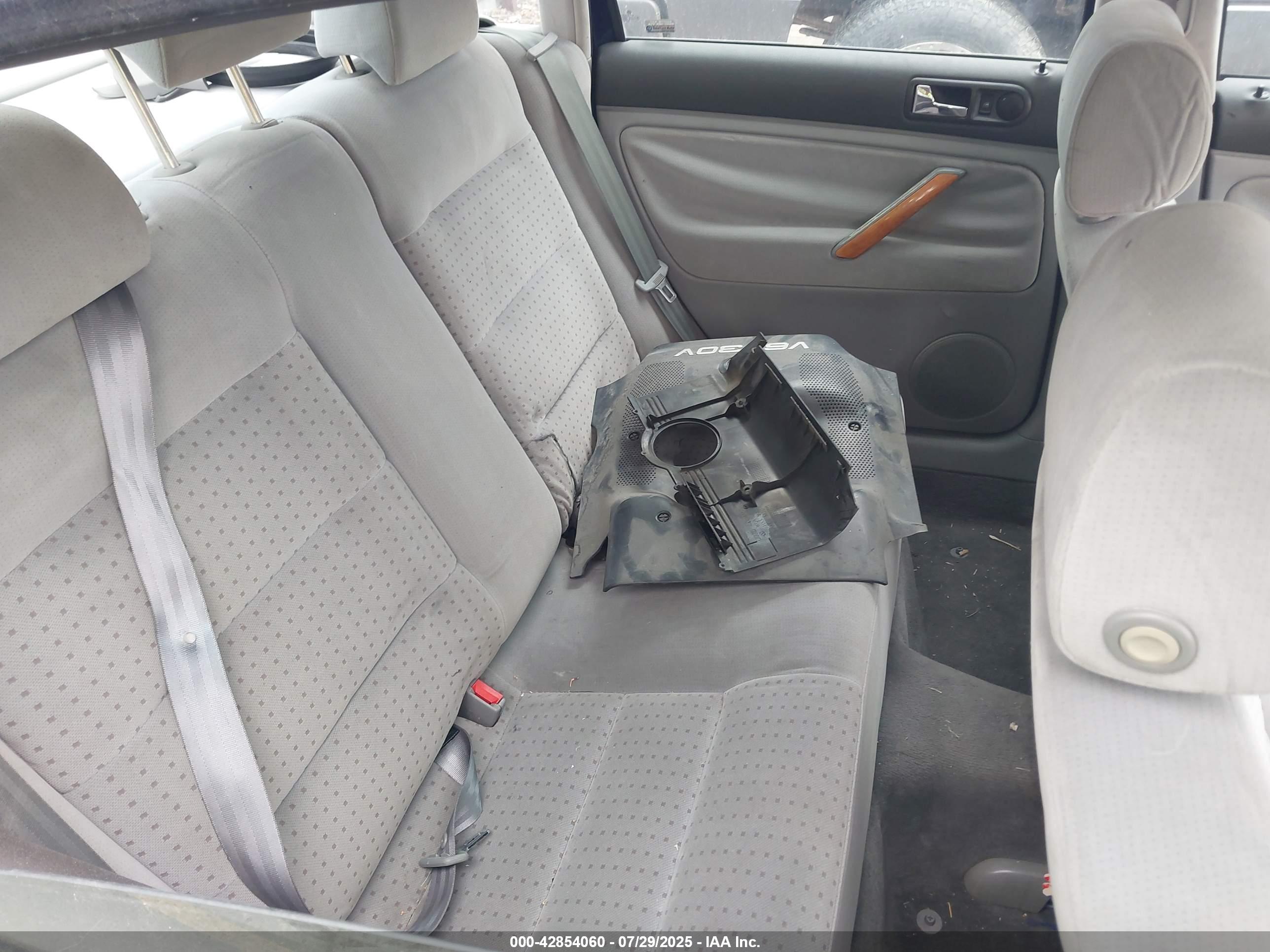VOLKSWAGEN PASSAT image 8