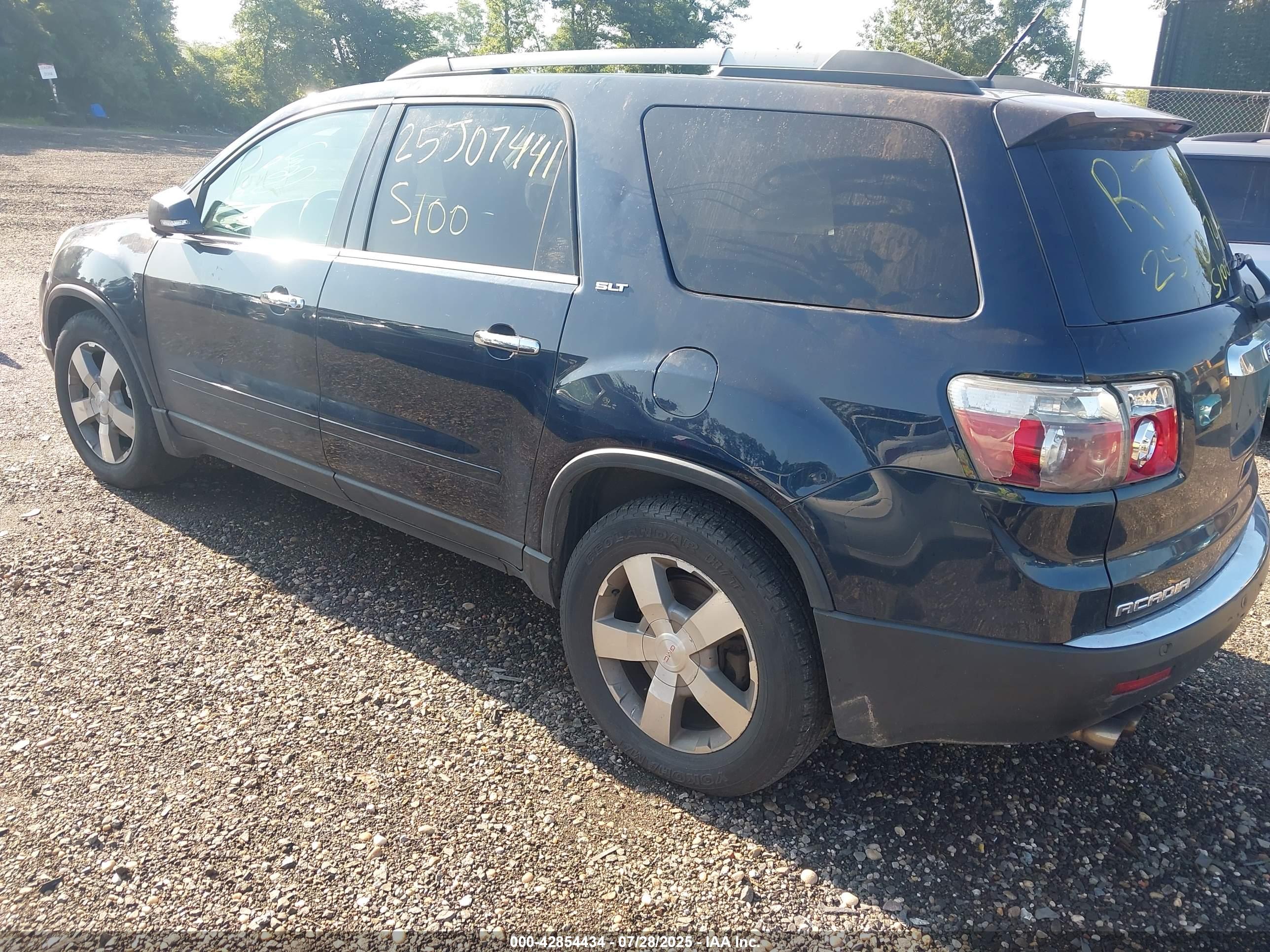 GMC ACADIA image 3