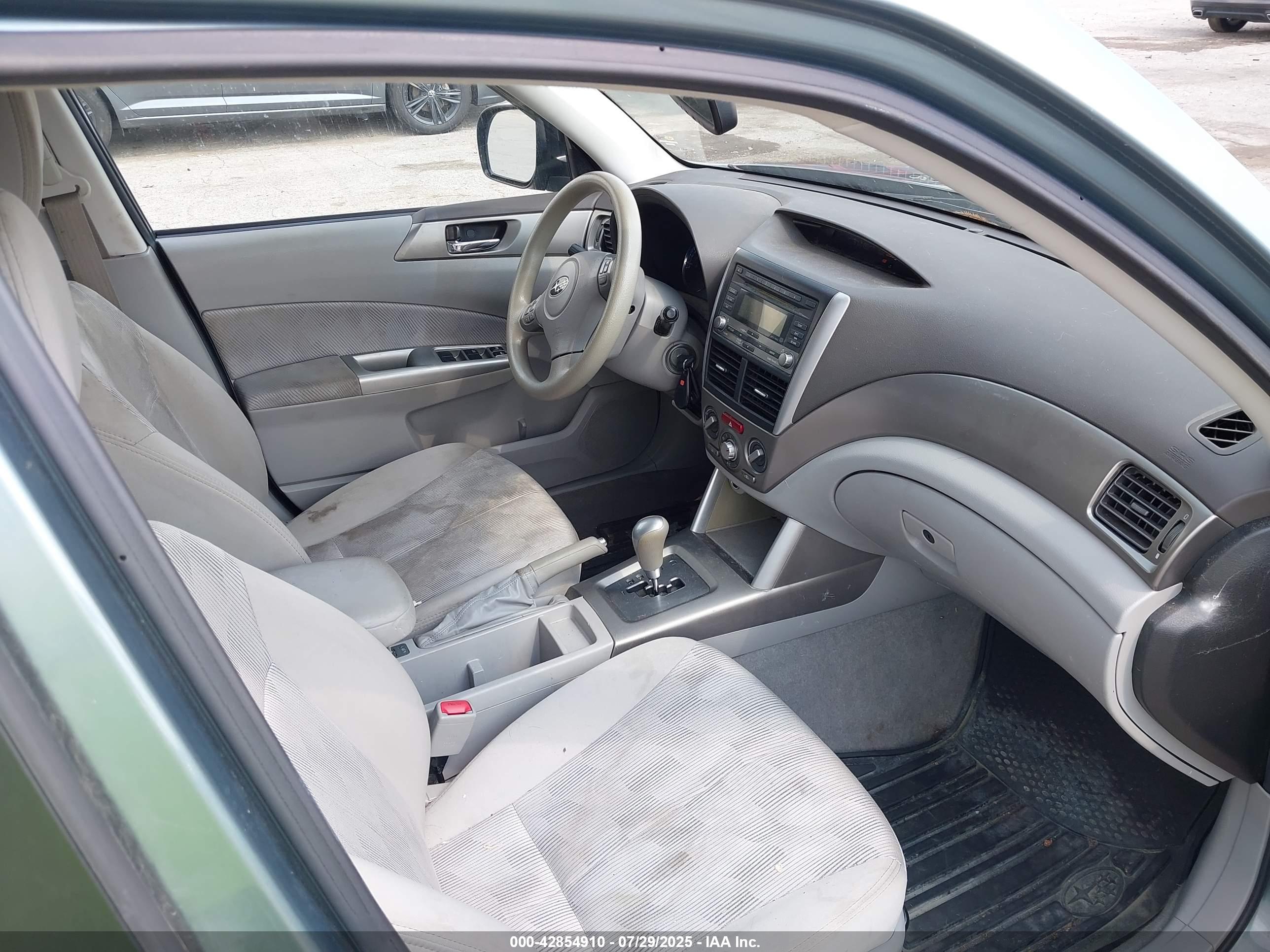 SUBARU FORESTER image 5
