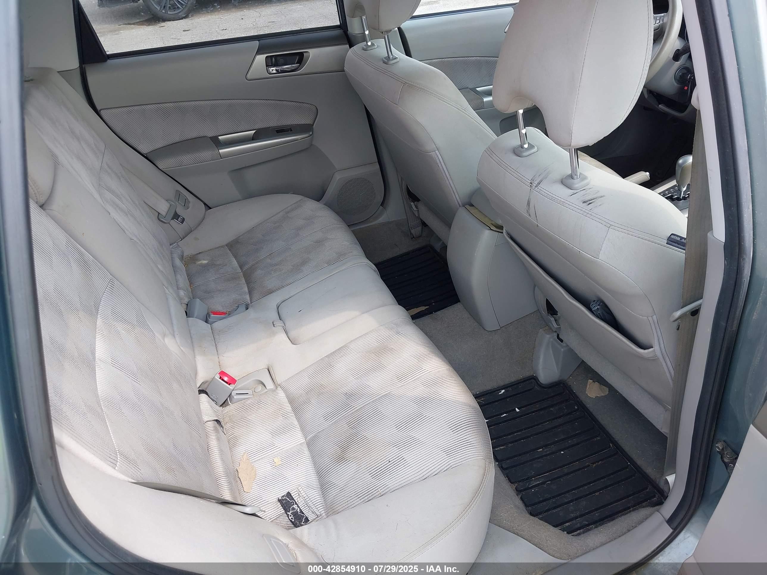 SUBARU FORESTER image 8