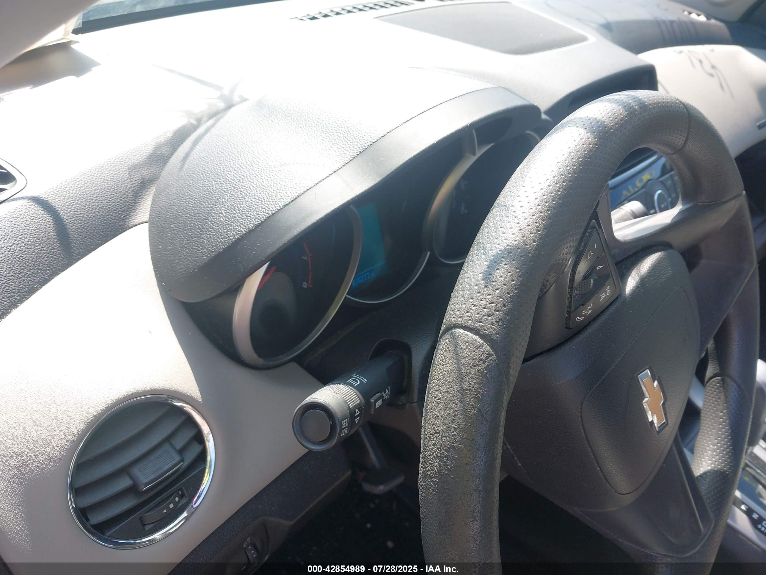 CHEVROLET CRUZE image 7