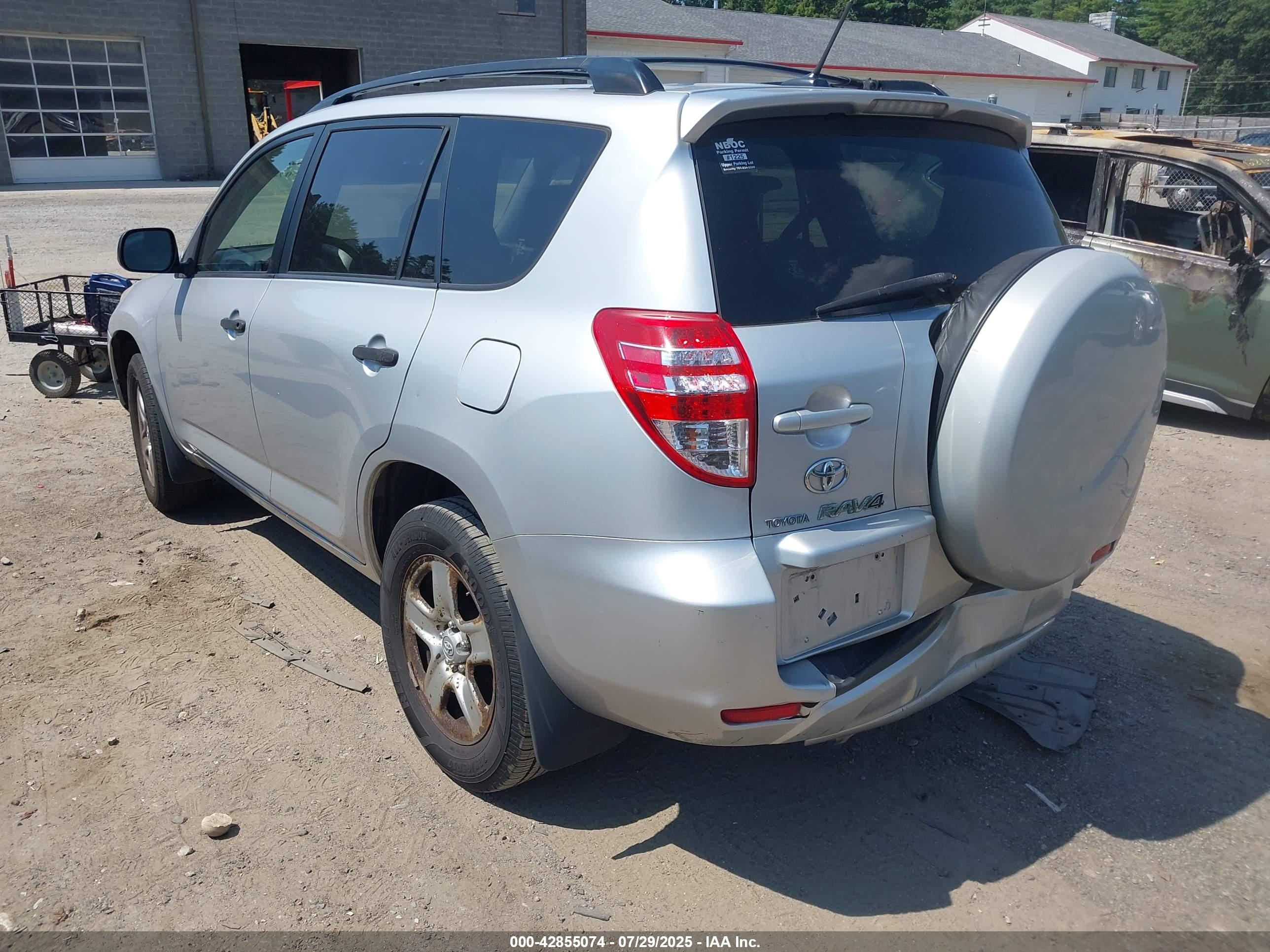 TOYOTA RAV4 image 3
