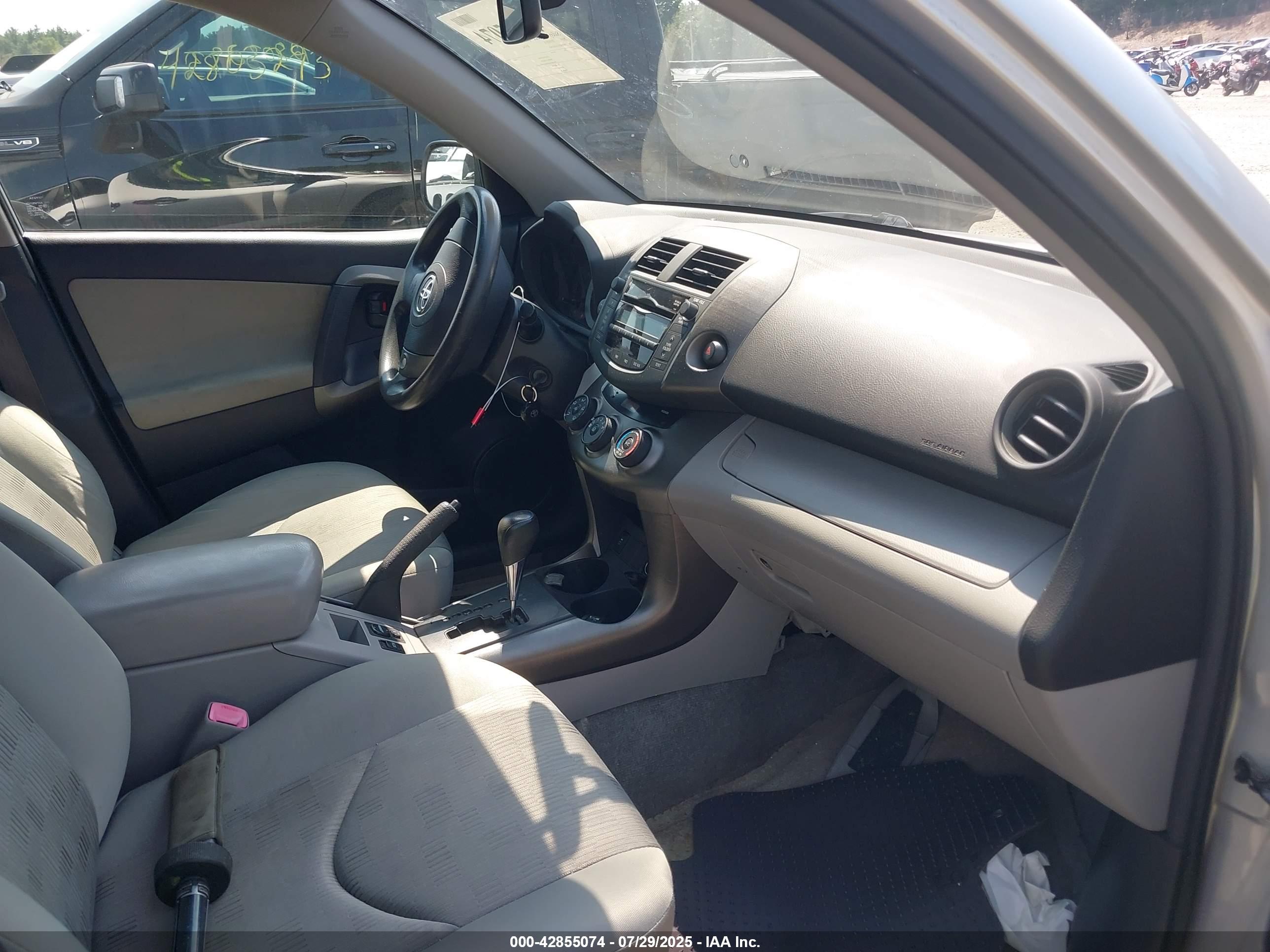 TOYOTA RAV4 image 5
