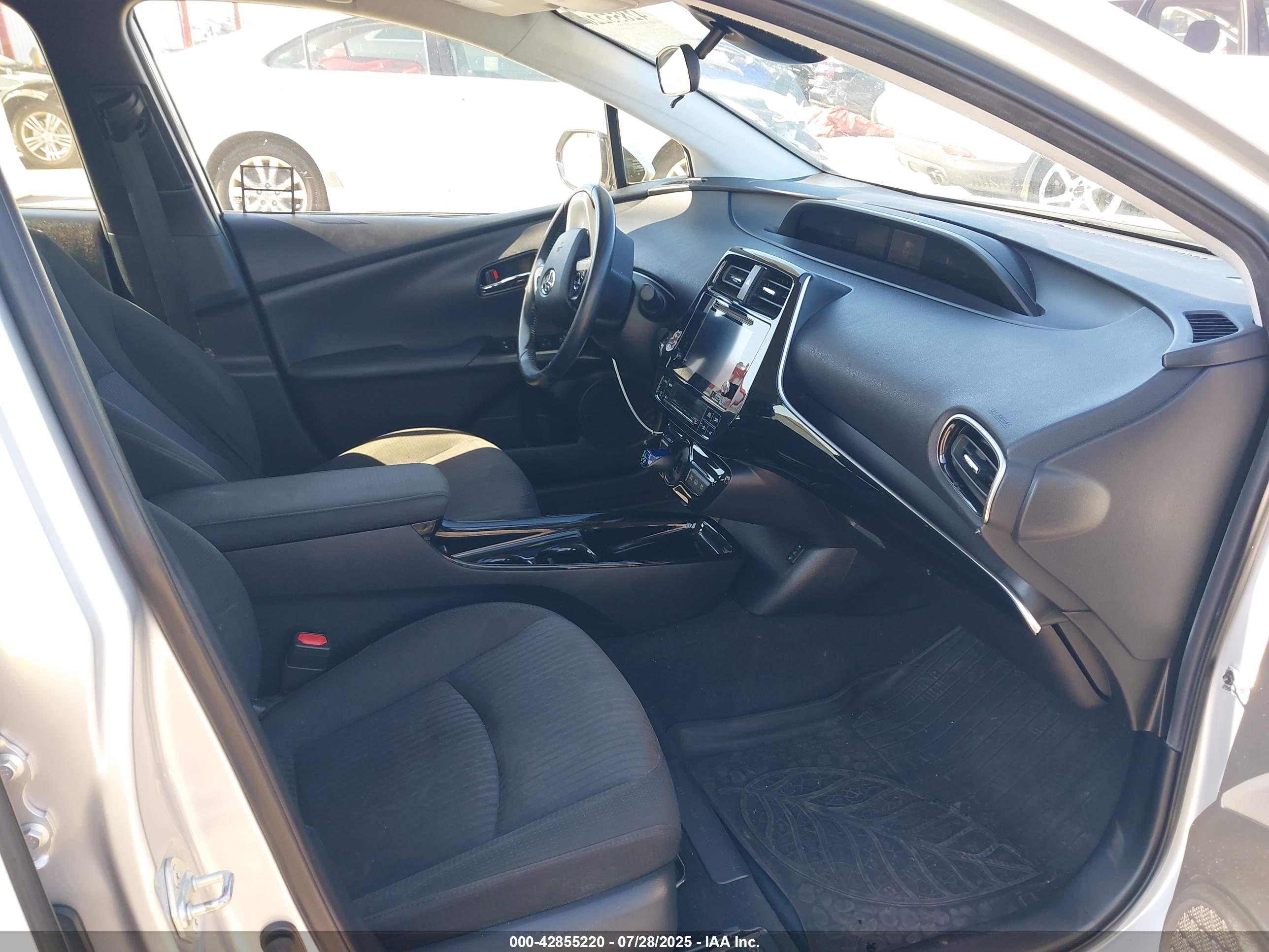 TOYOTA PRIUS image 5