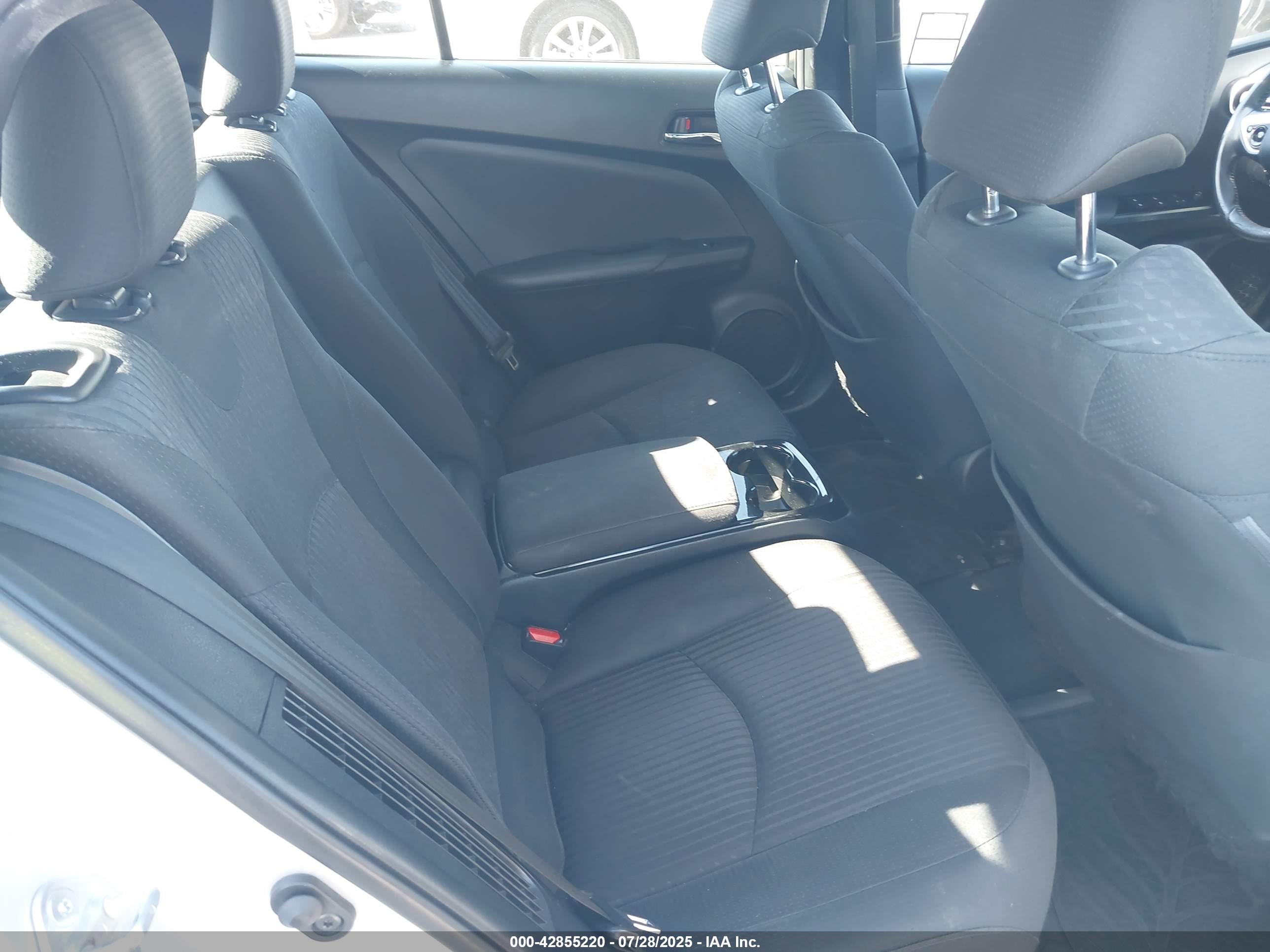TOYOTA PRIUS image 8