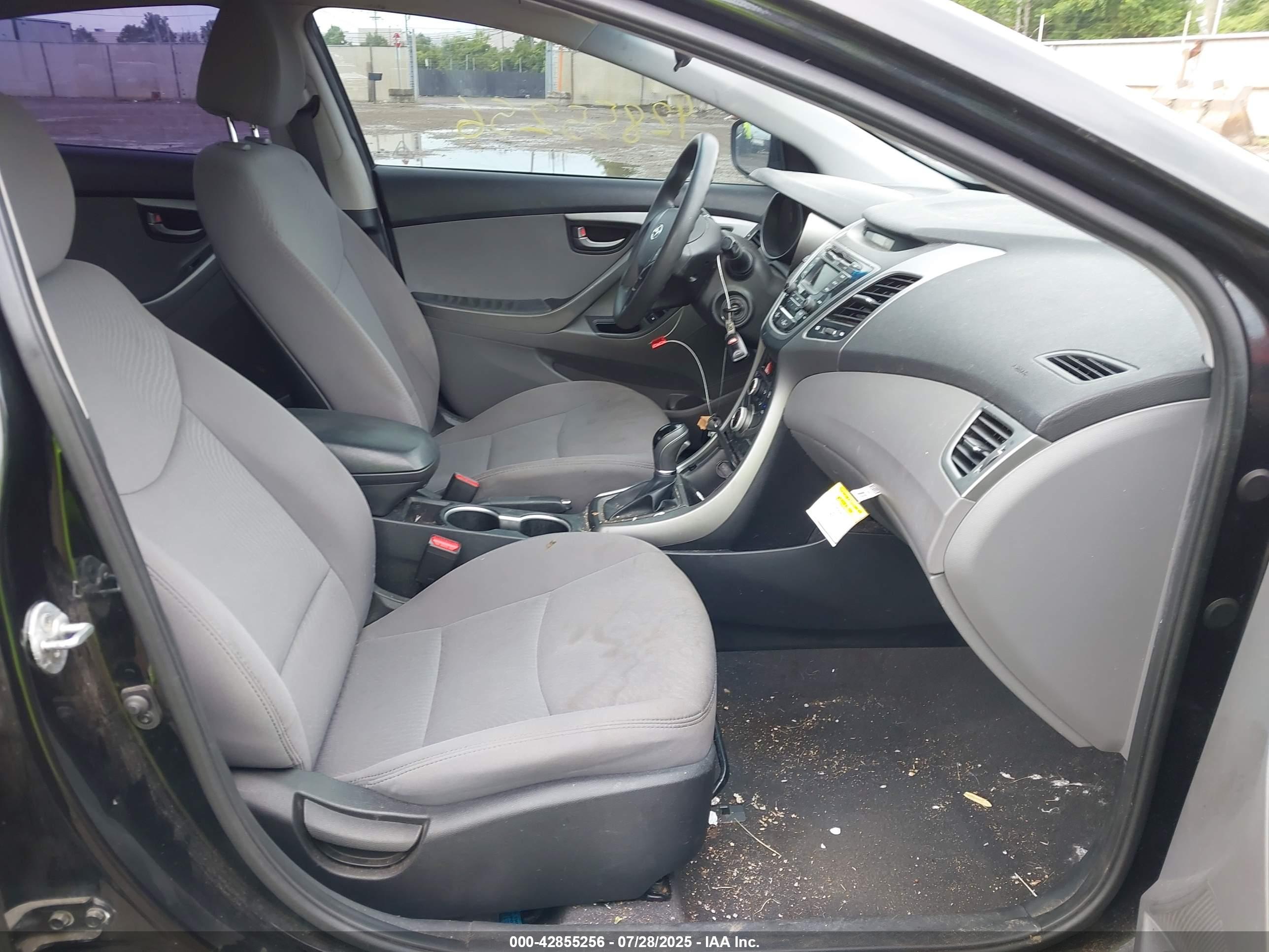 HYUNDAI ELANTRA image 5
