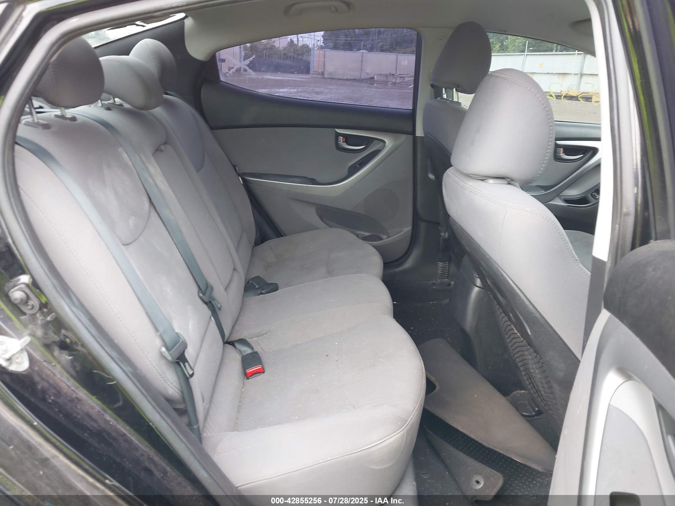 HYUNDAI ELANTRA image 8