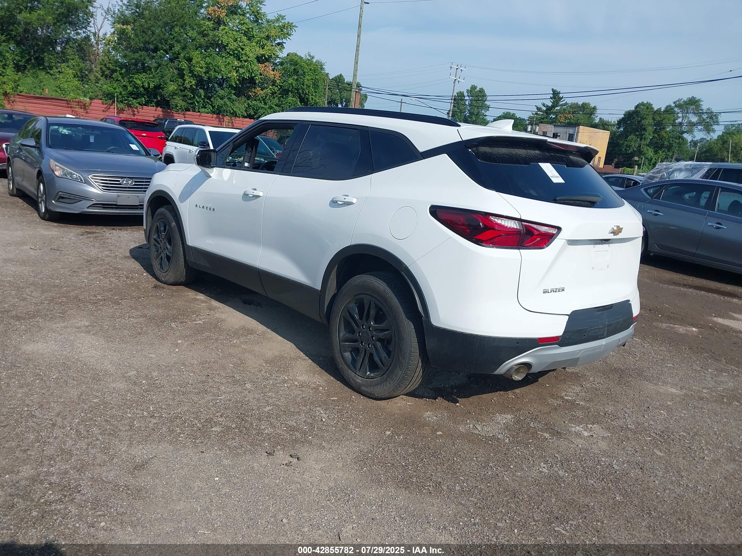 CHEVROLET BLAZER image 3