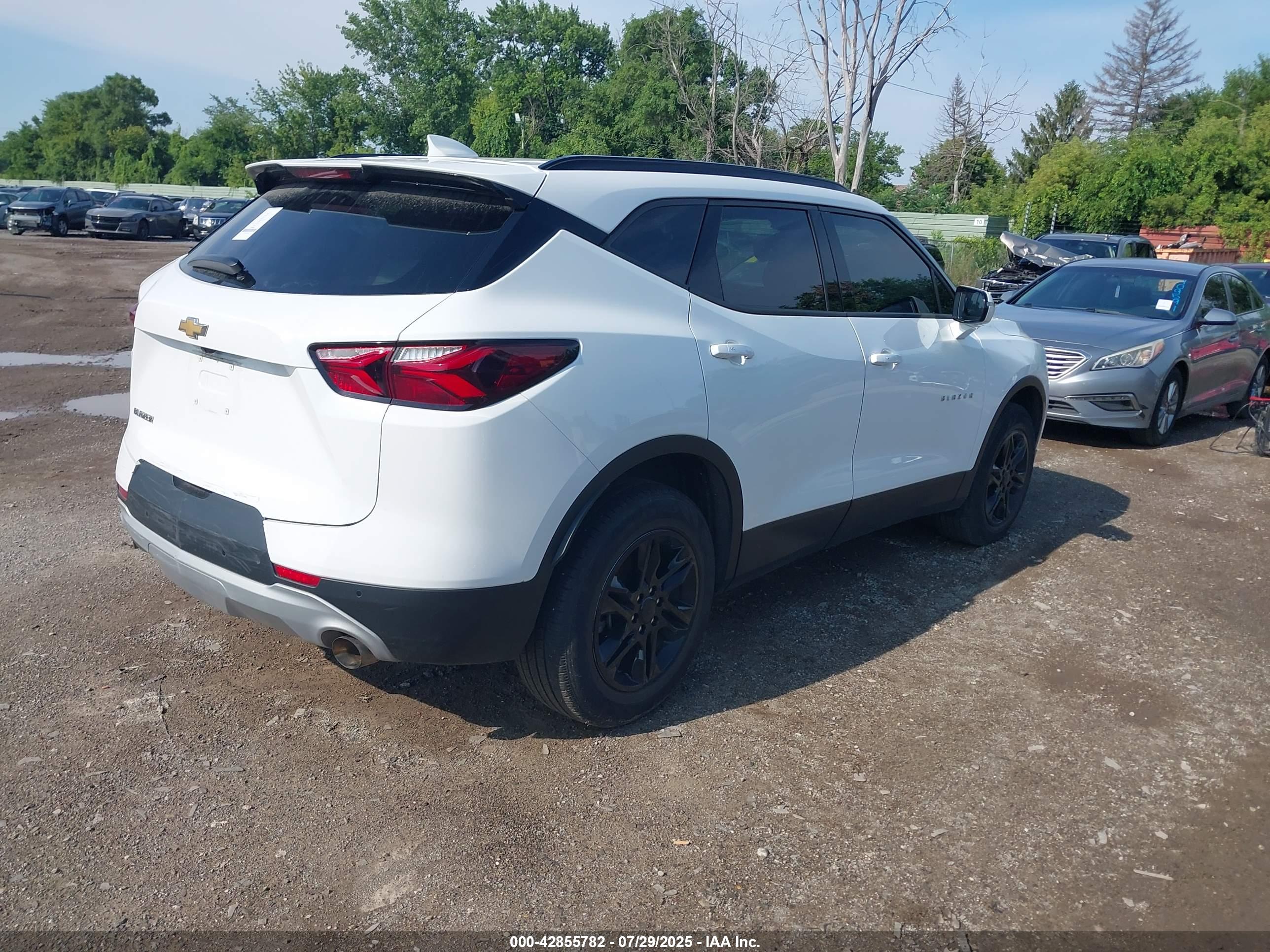 CHEVROLET BLAZER image 4
