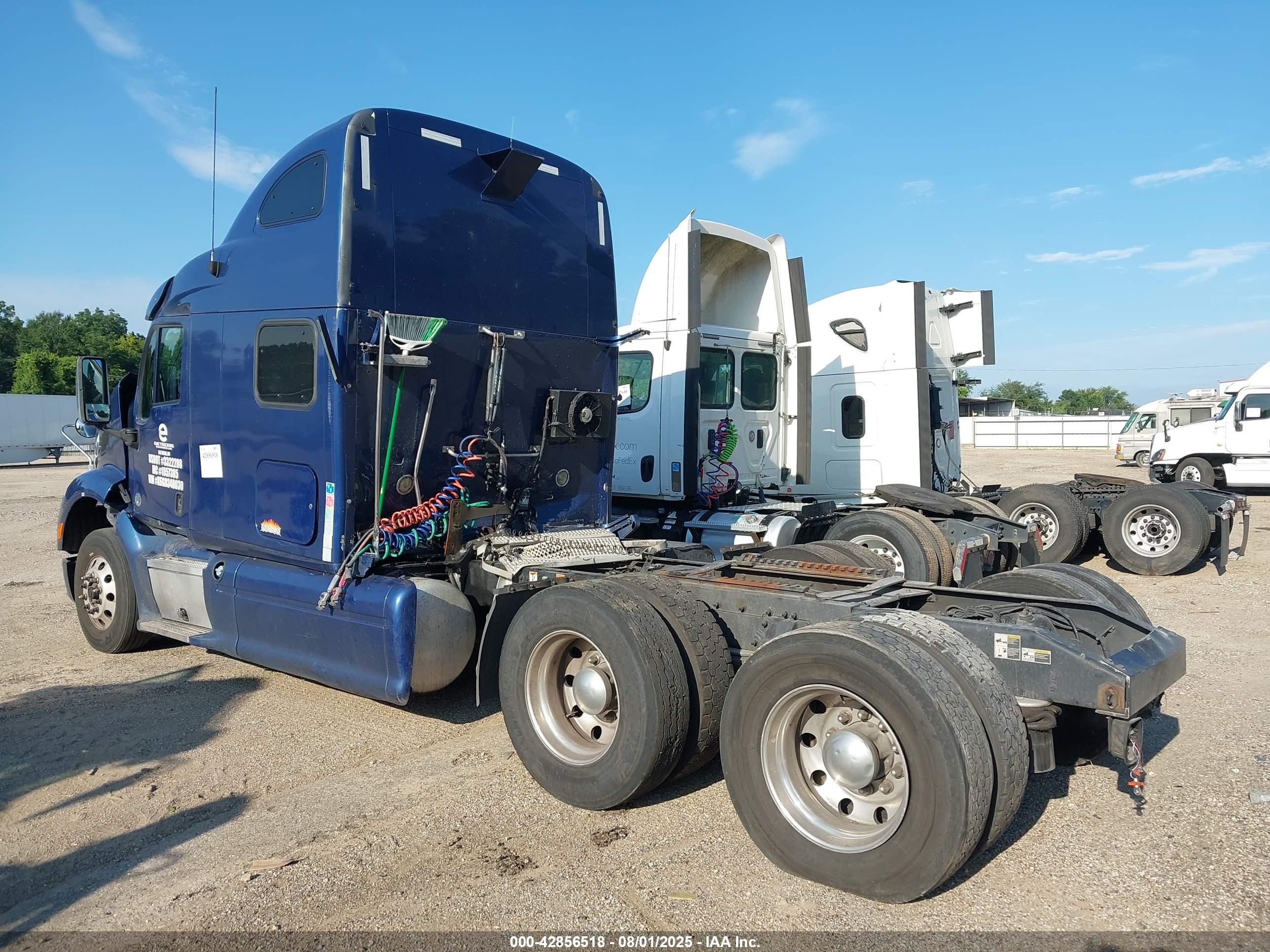 PETERBILT 587 image 3