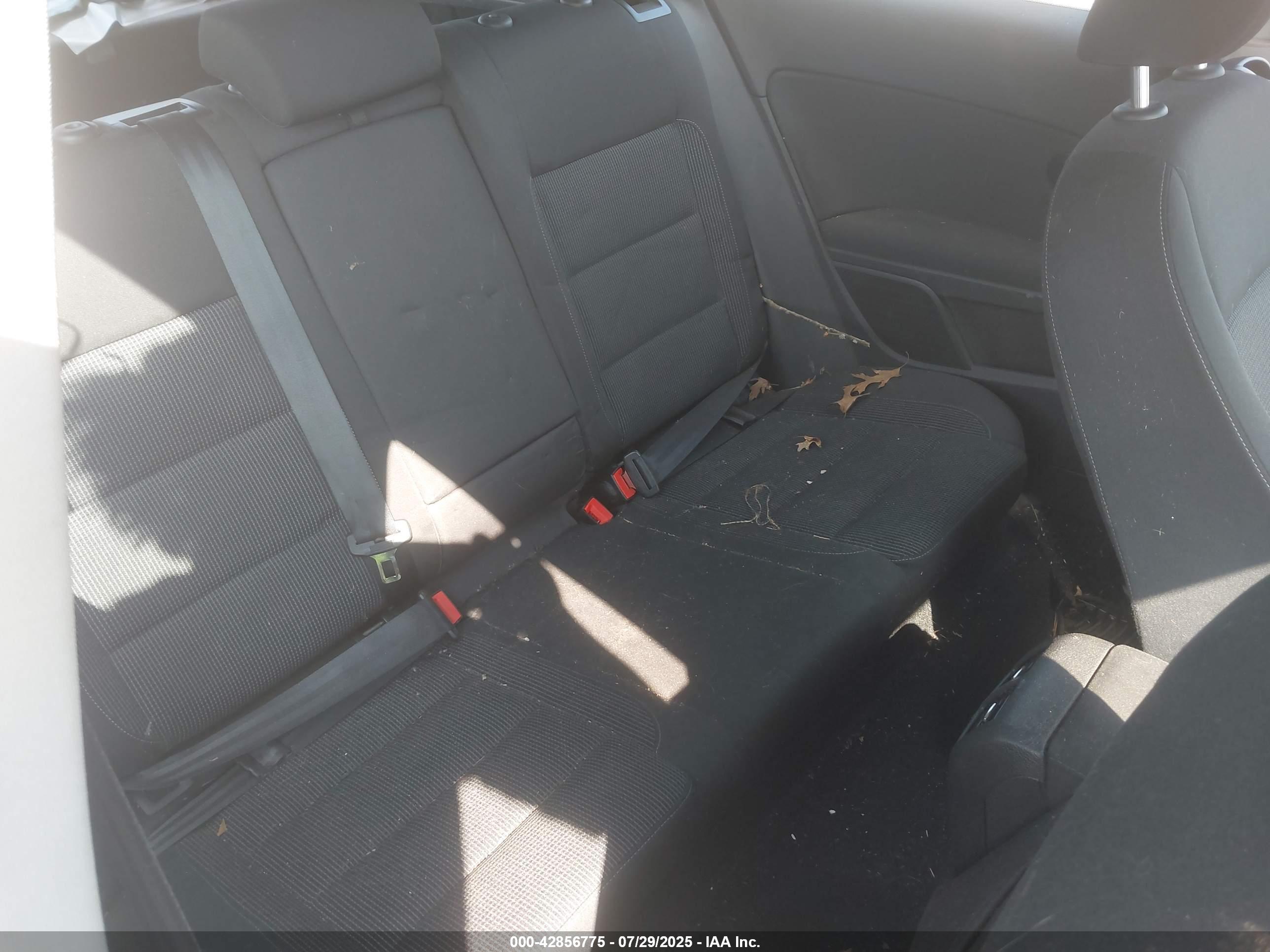VOLKSWAGEN GOLF image 8