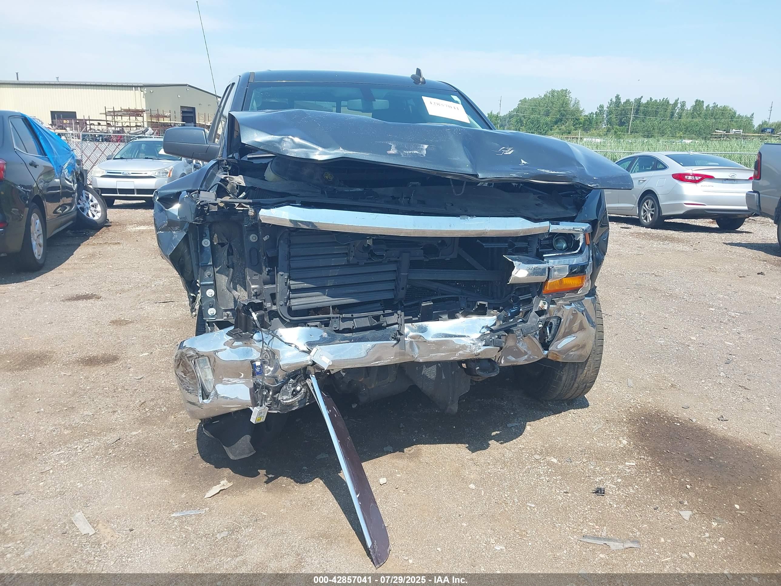 CHEVROLET SILVERADO image 6