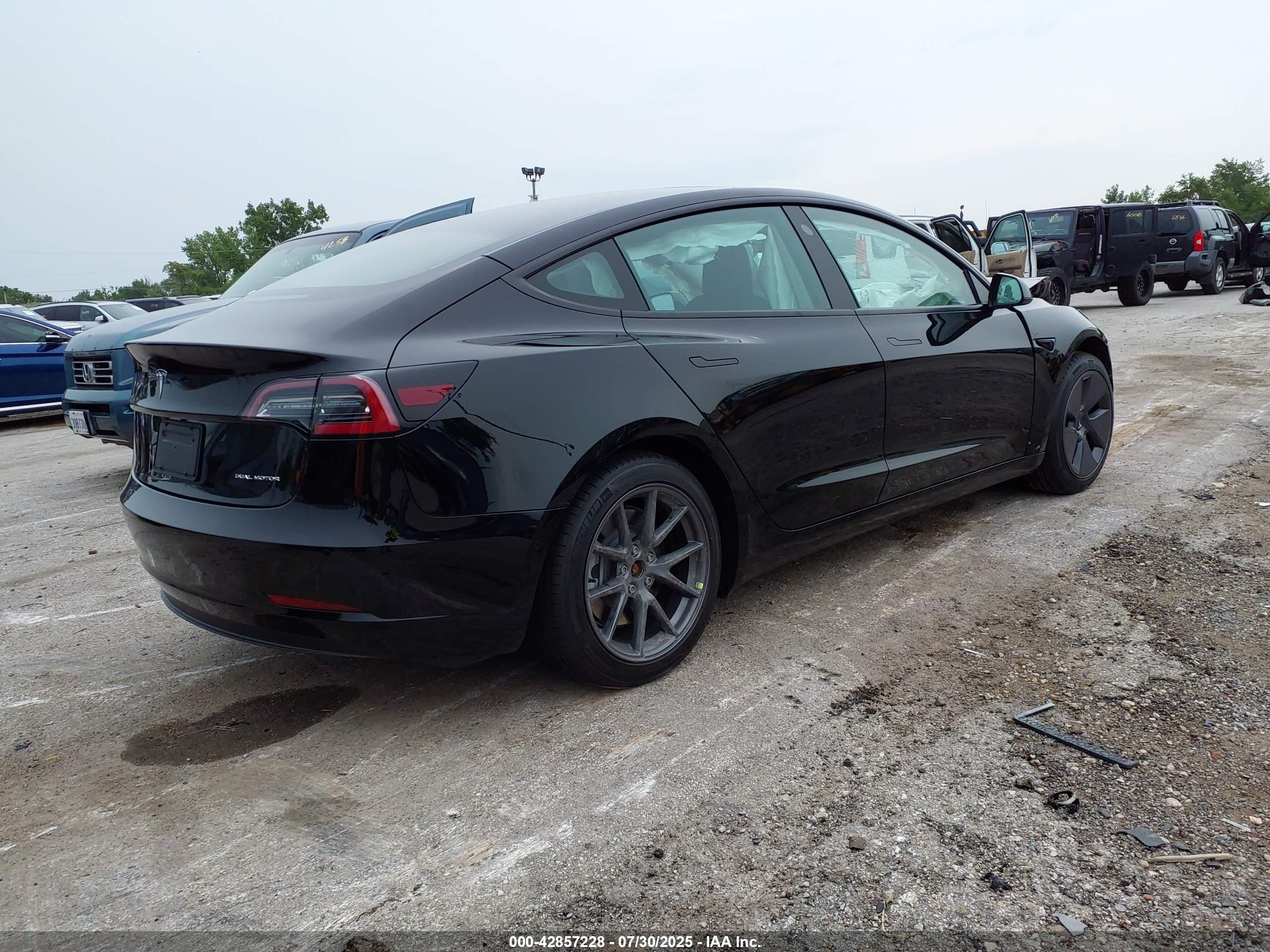 TESLA MODEL image 4