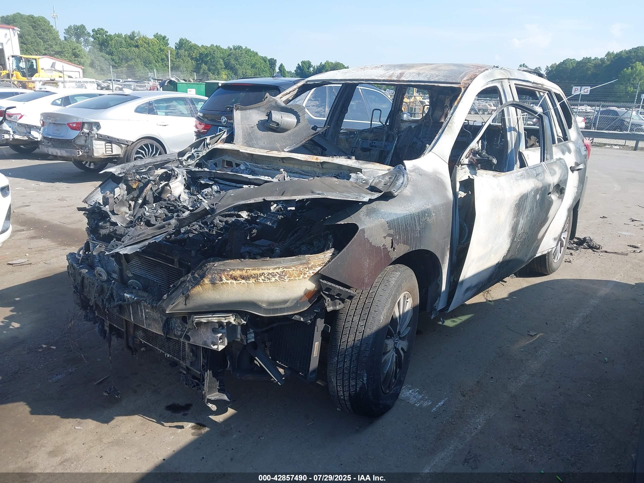 NISSAN PATHFINDER image 2
