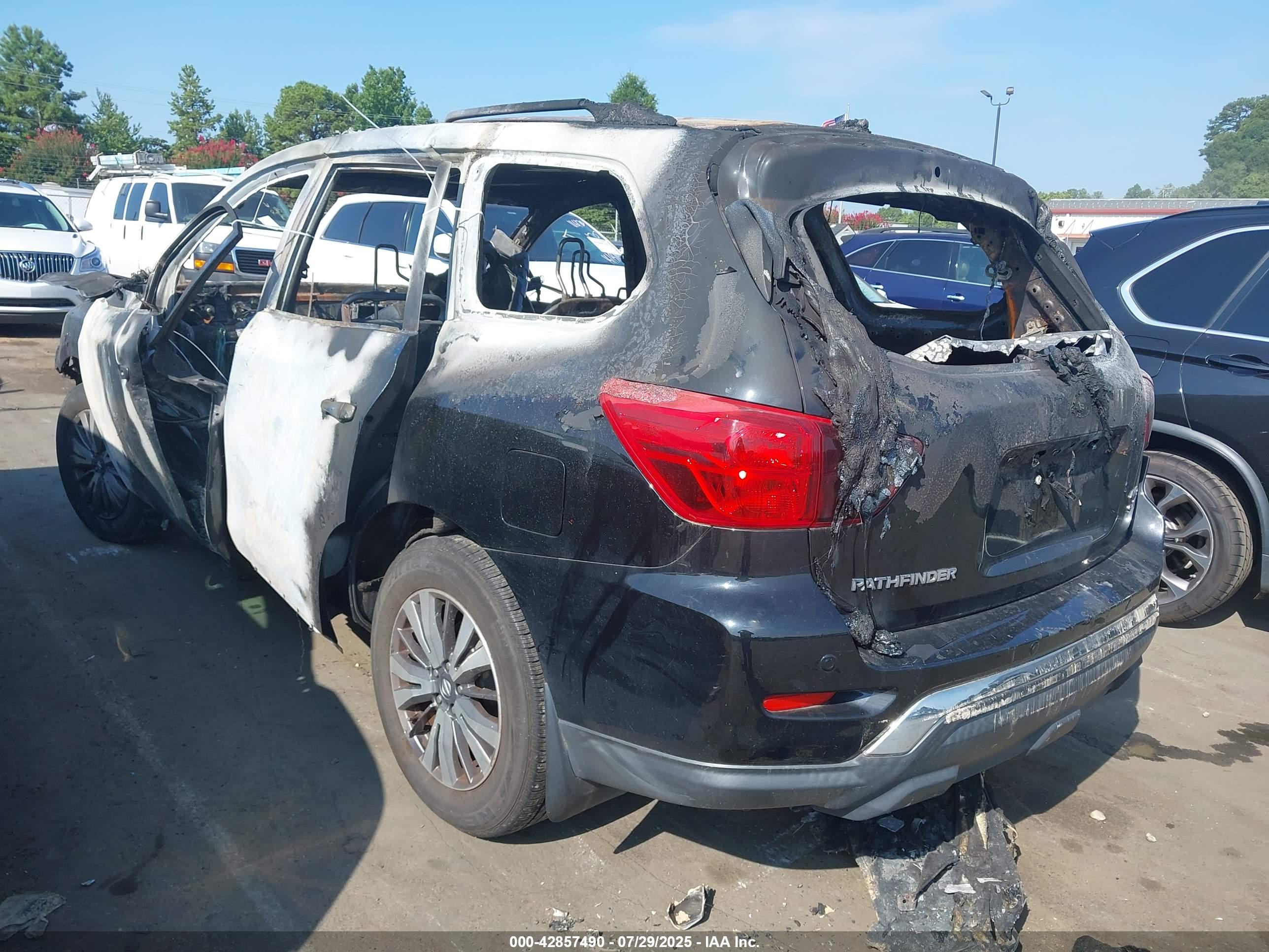 NISSAN PATHFINDER image 3