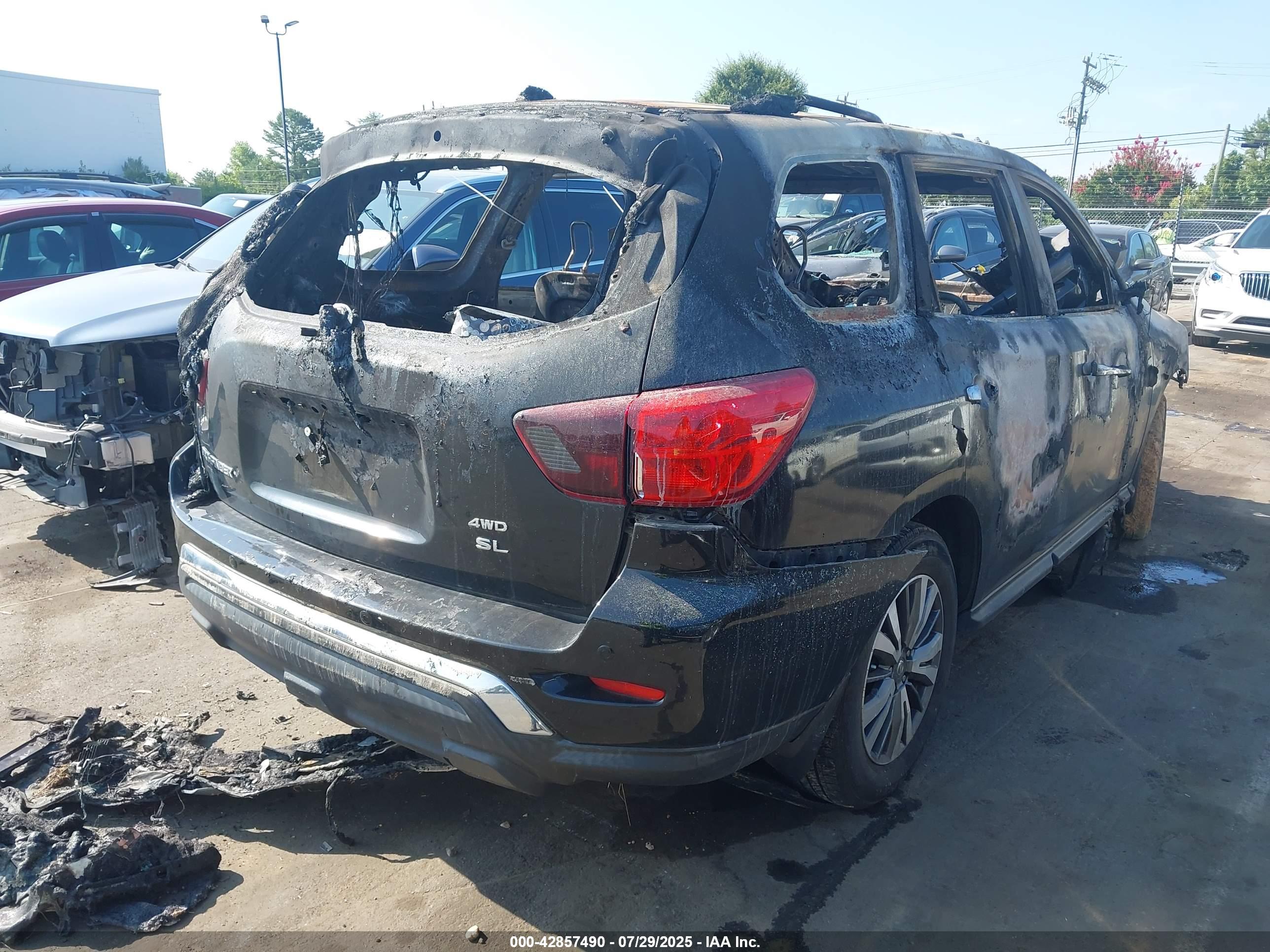 NISSAN PATHFINDER image 4