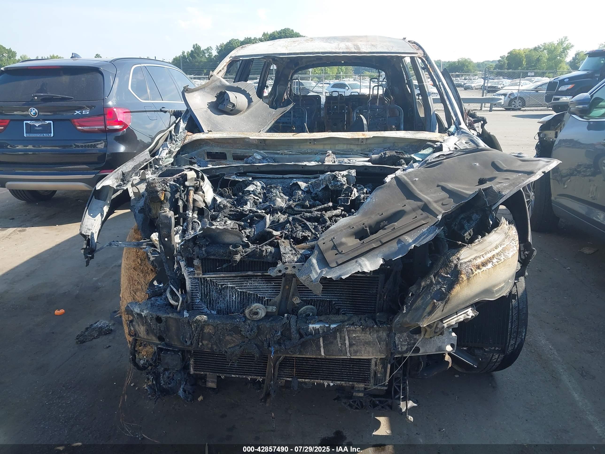 NISSAN PATHFINDER image 6