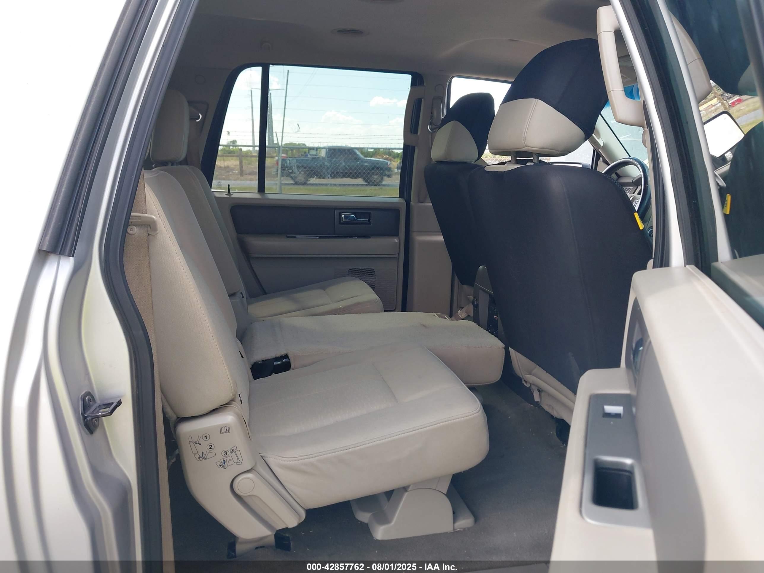 FORD EXPEDITION image 8