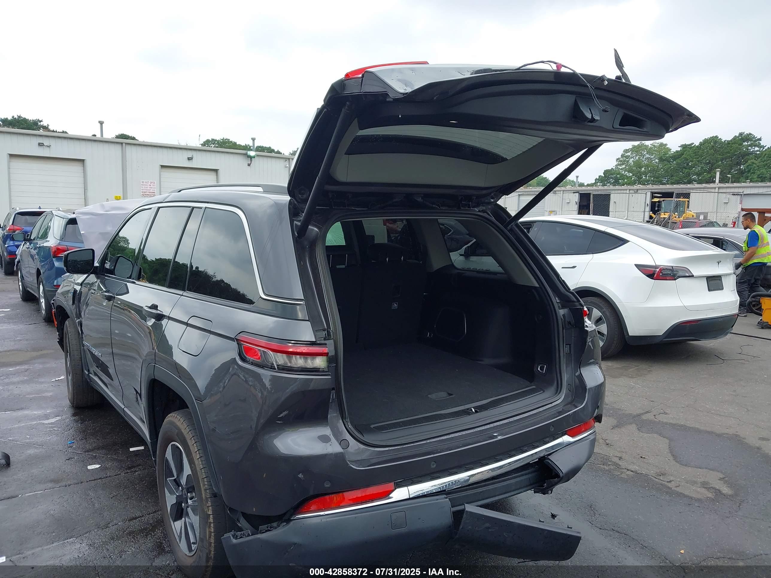 JEEP GRAND image 3