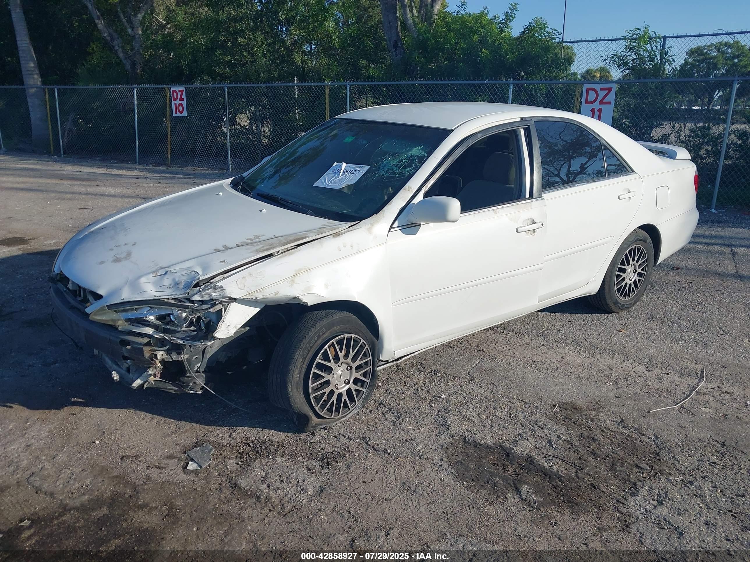 TOYOTA CAMRY image 2