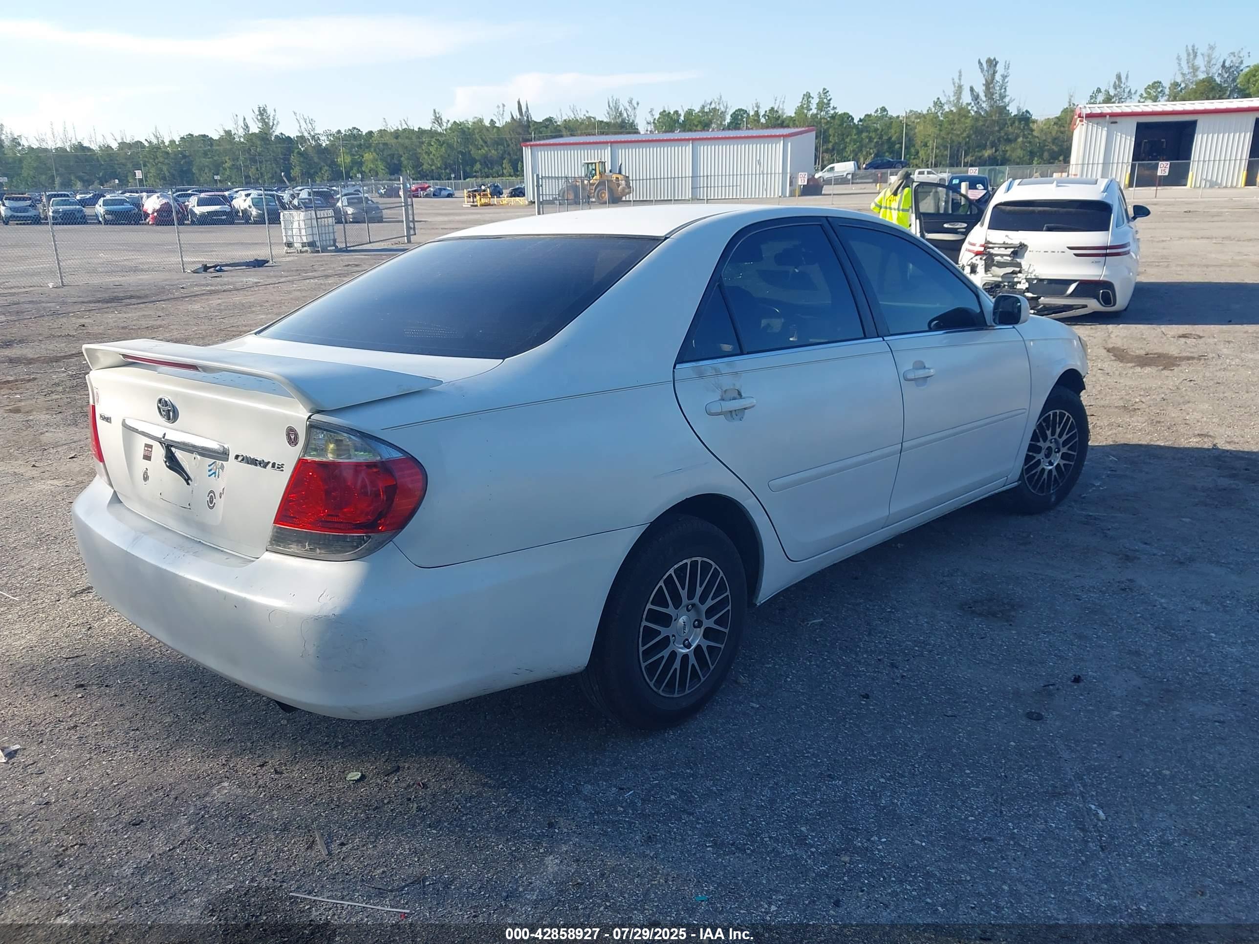 TOYOTA CAMRY image 4