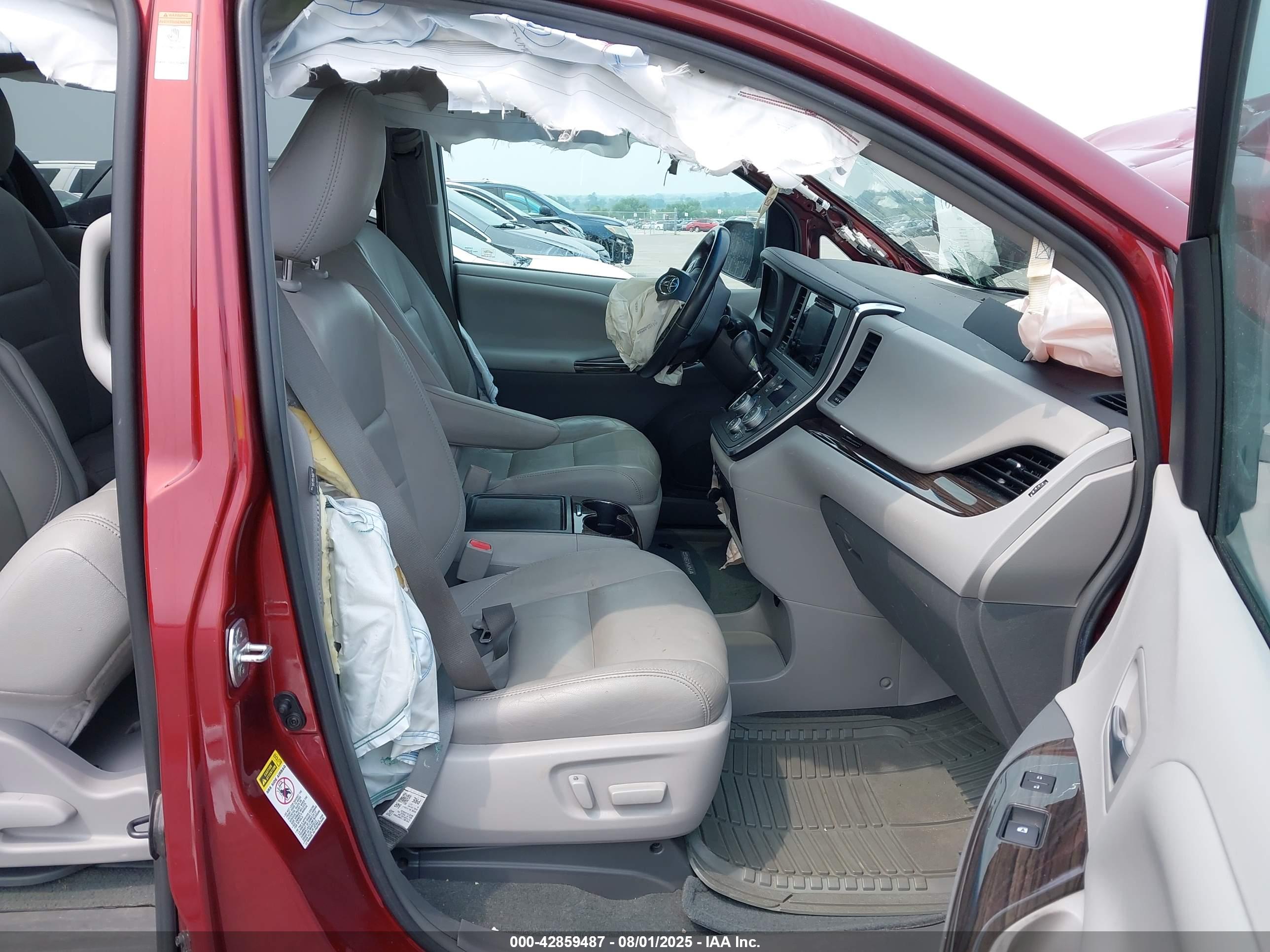 TOYOTA SIENNA image 5