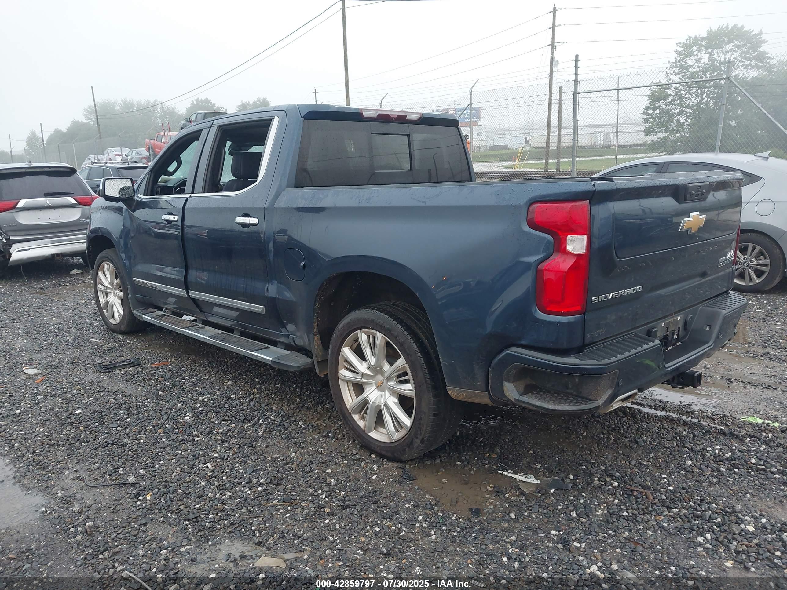CHEVROLET SILVERADO image 3