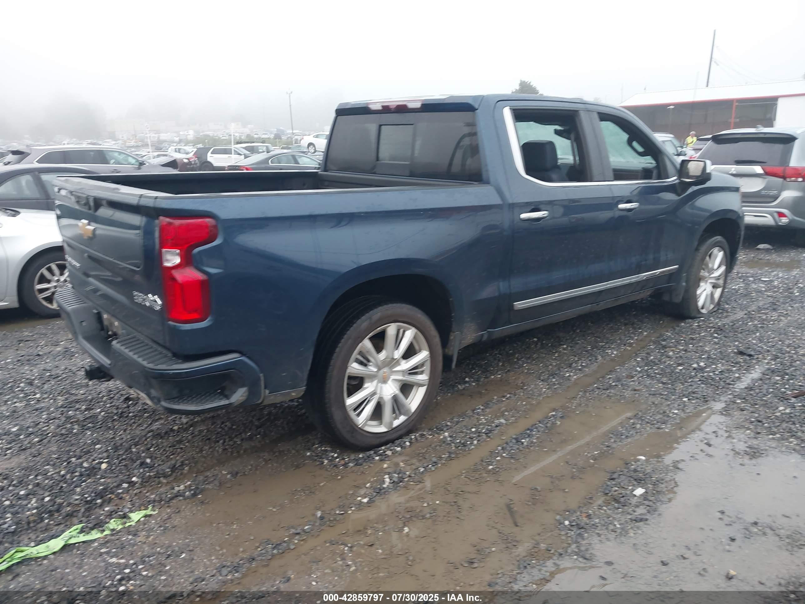 CHEVROLET SILVERADO image 4
