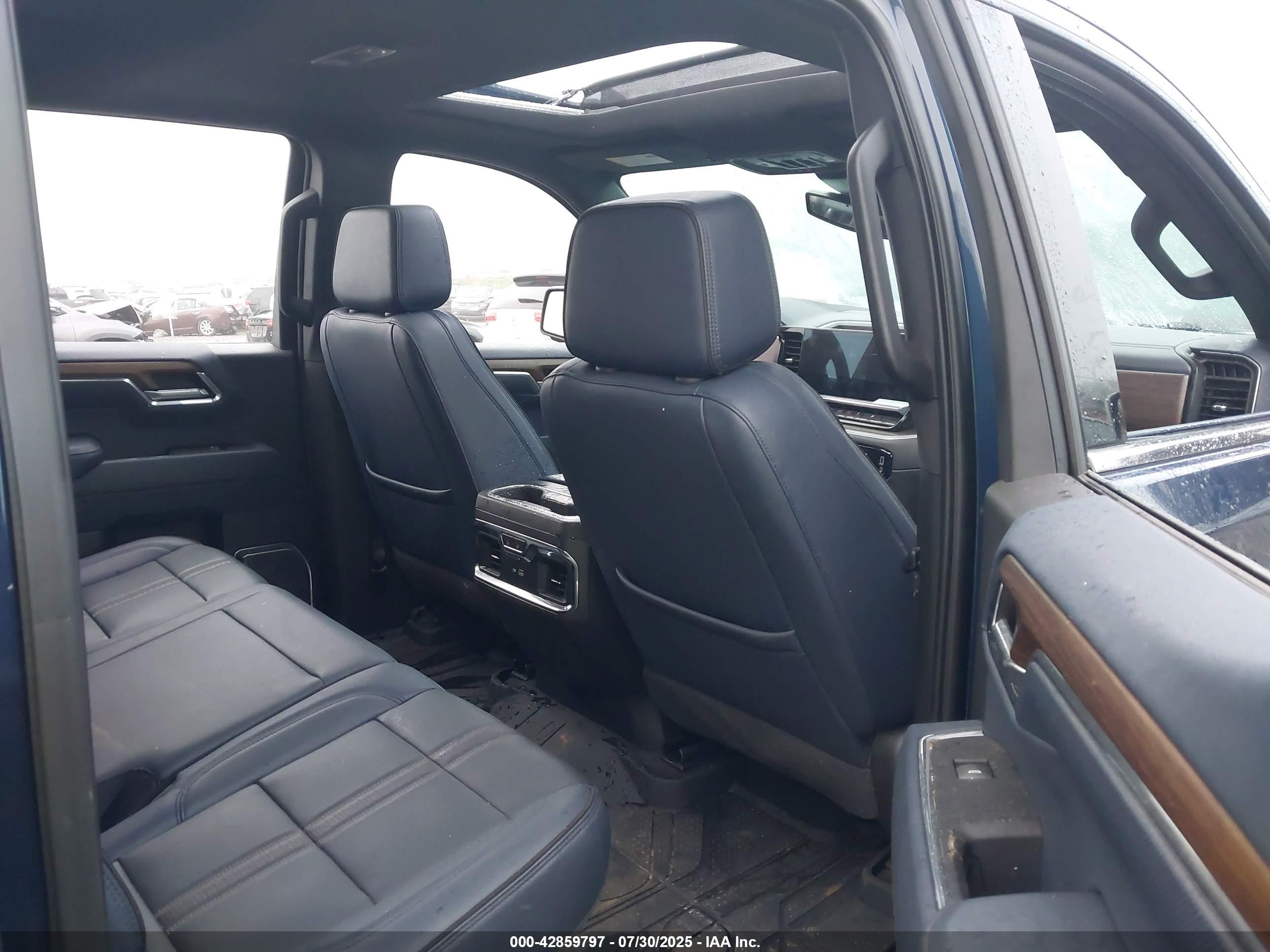 CHEVROLET SILVERADO image 8