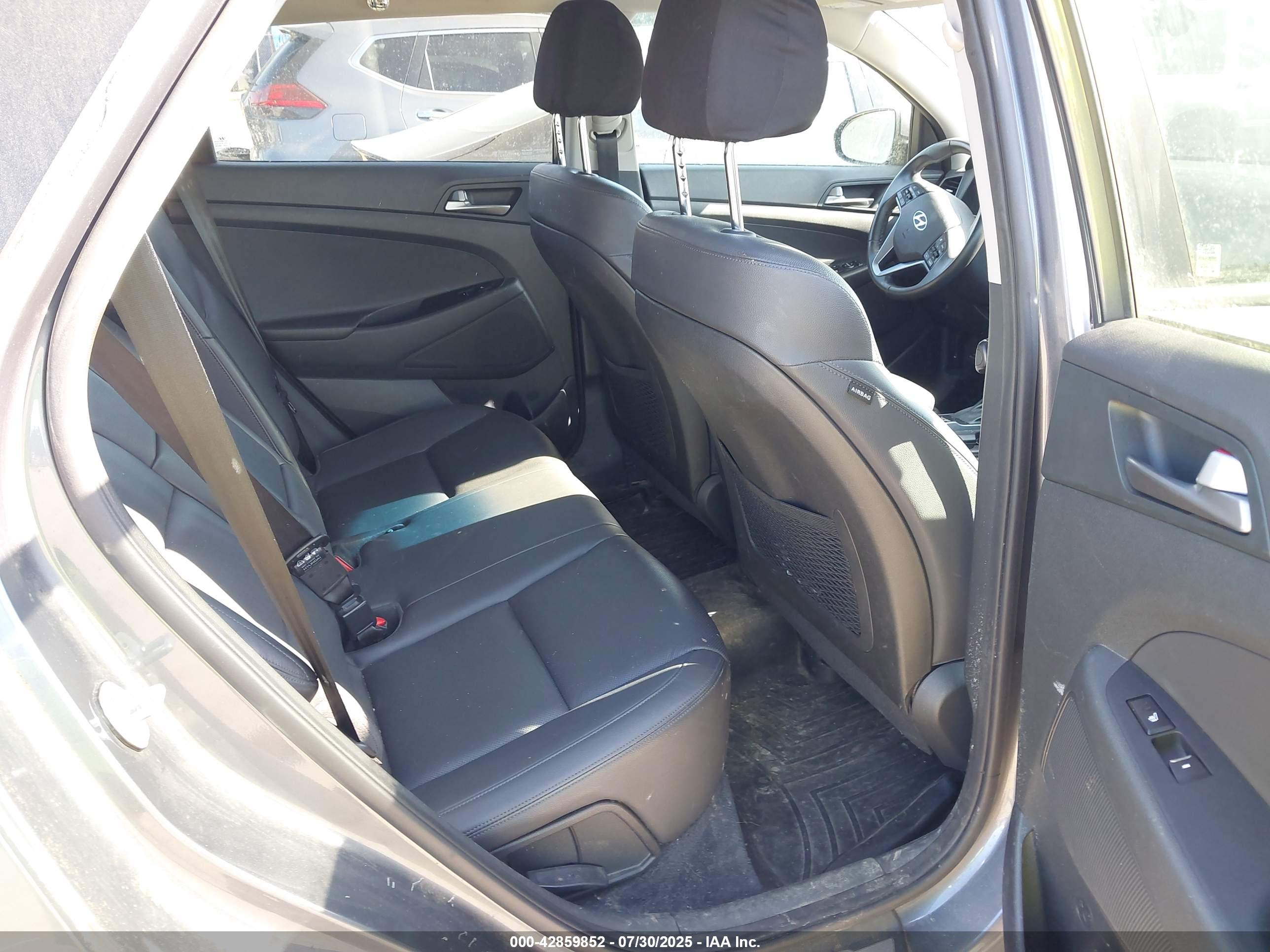 HYUNDAI TUCSON image 8