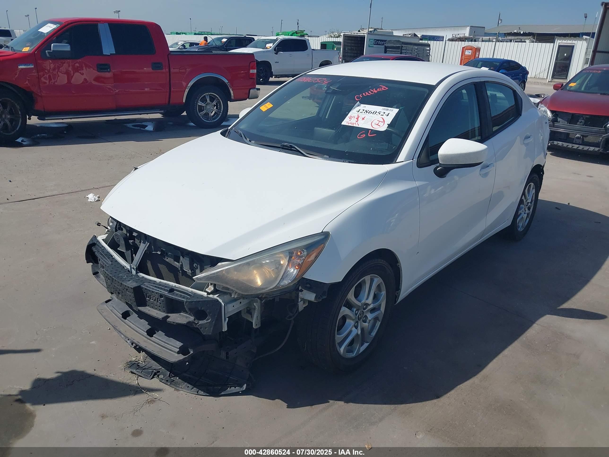 TOYOTA YARIS image 2