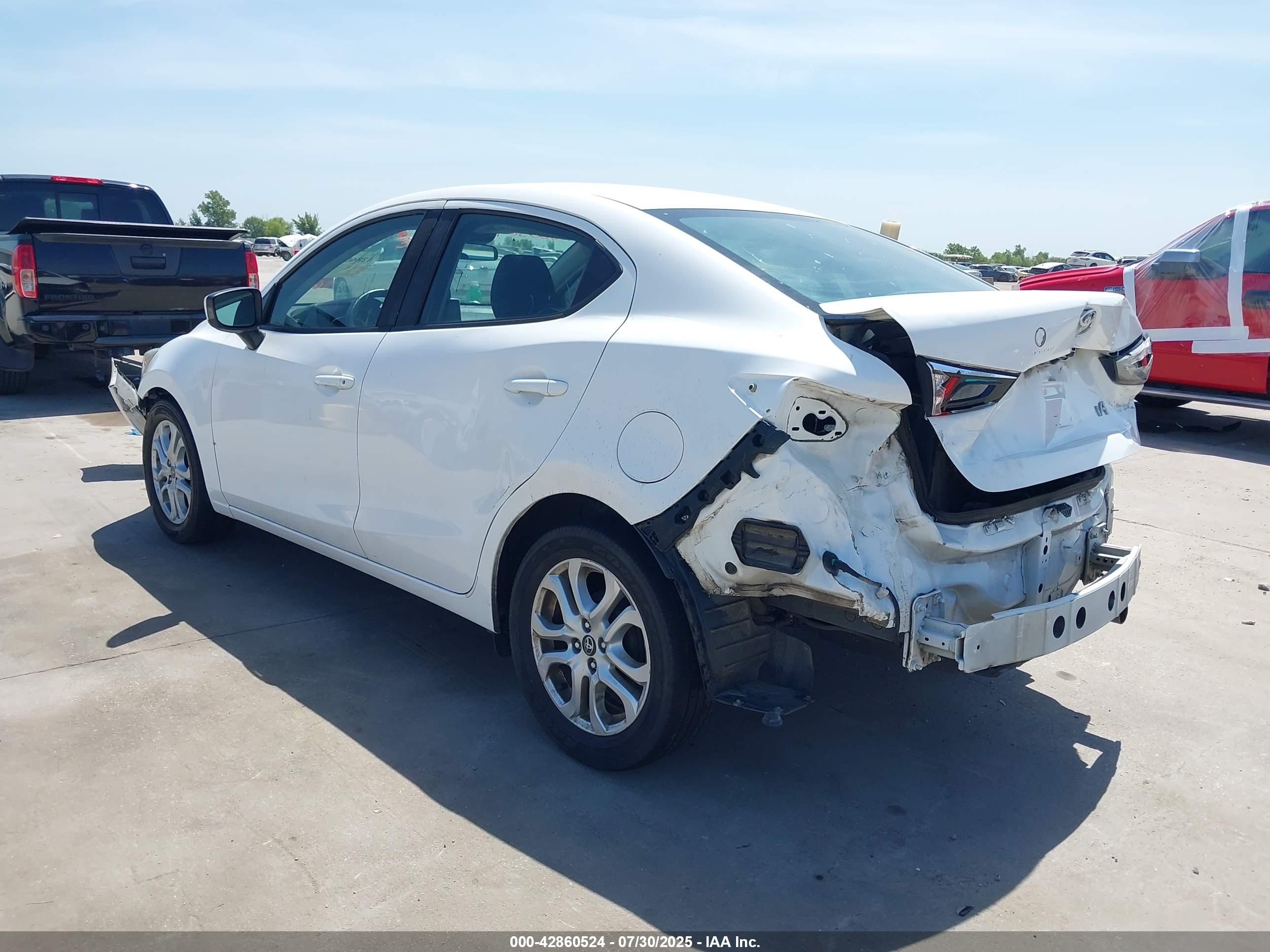 TOYOTA YARIS image 3