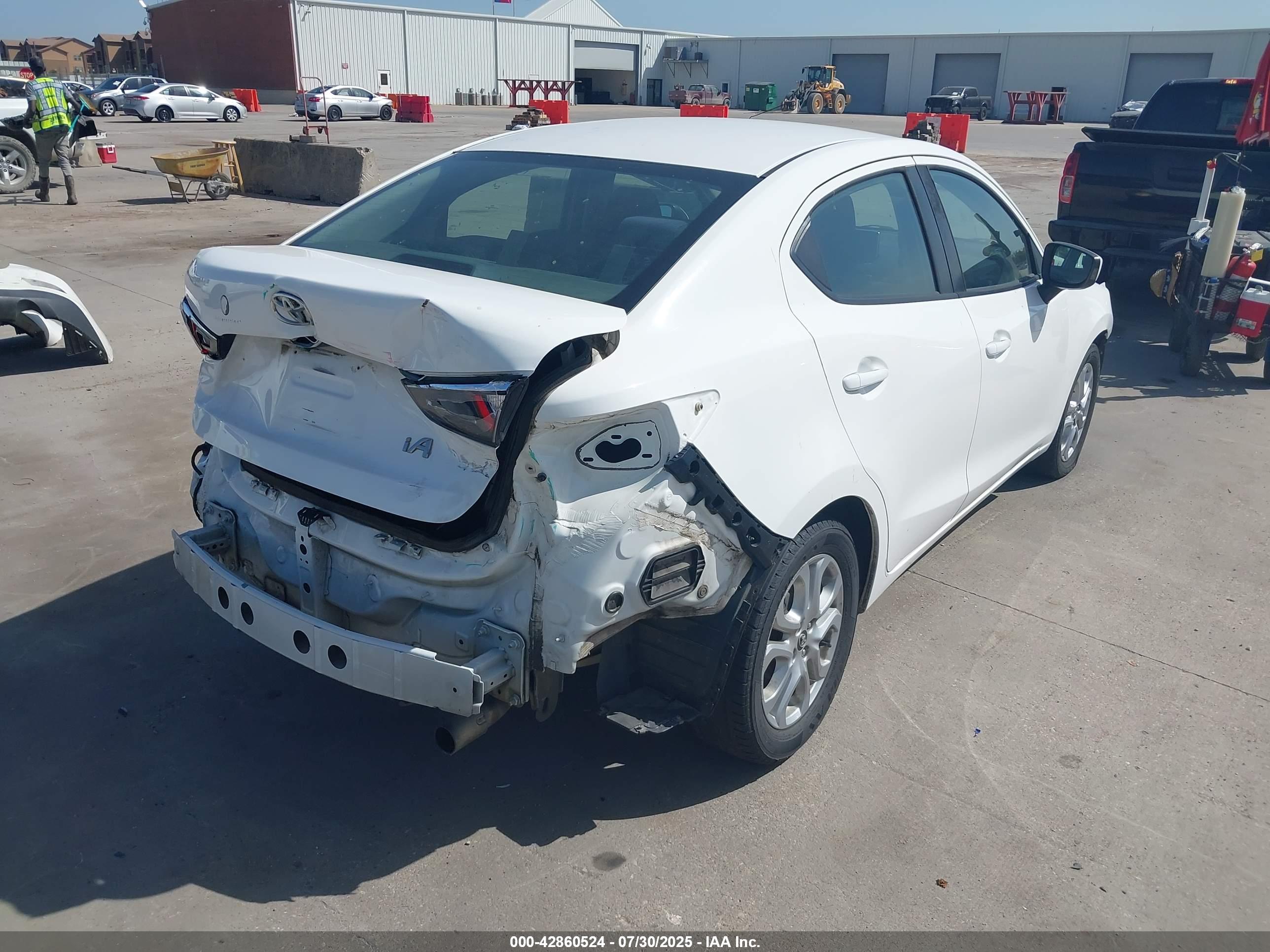 TOYOTA YARIS image 4