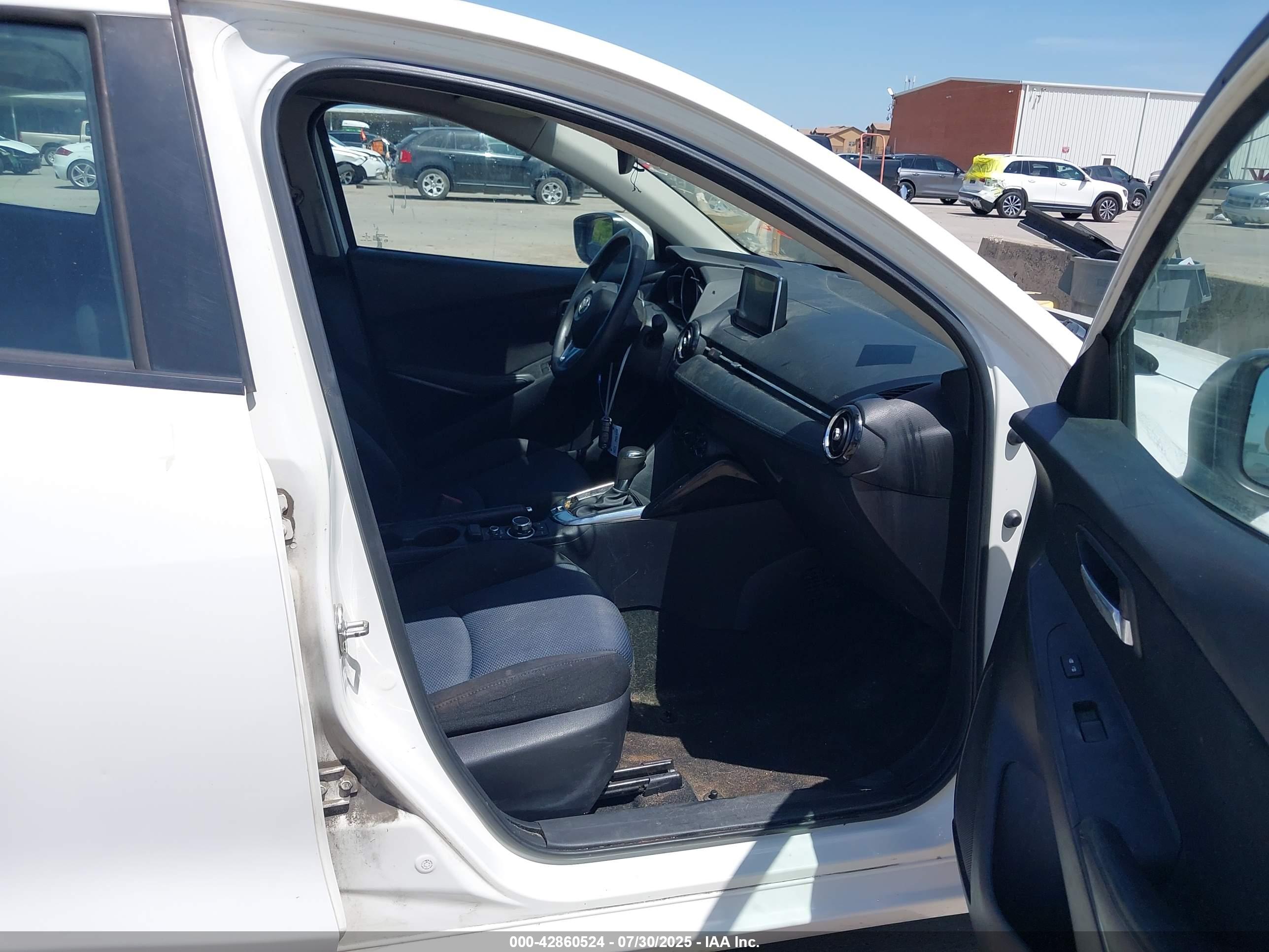 TOYOTA YARIS image 5
