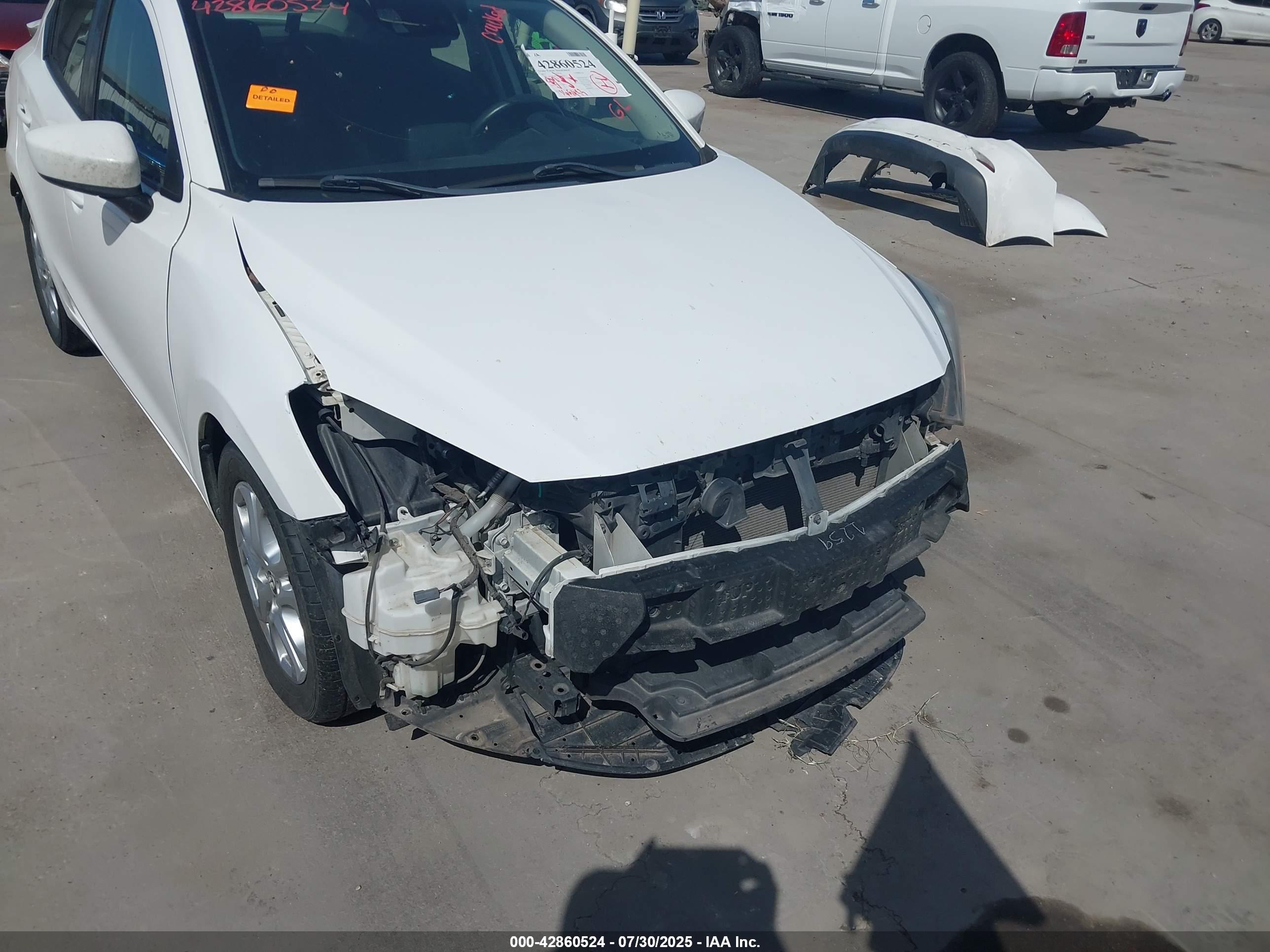 TOYOTA YARIS image 6