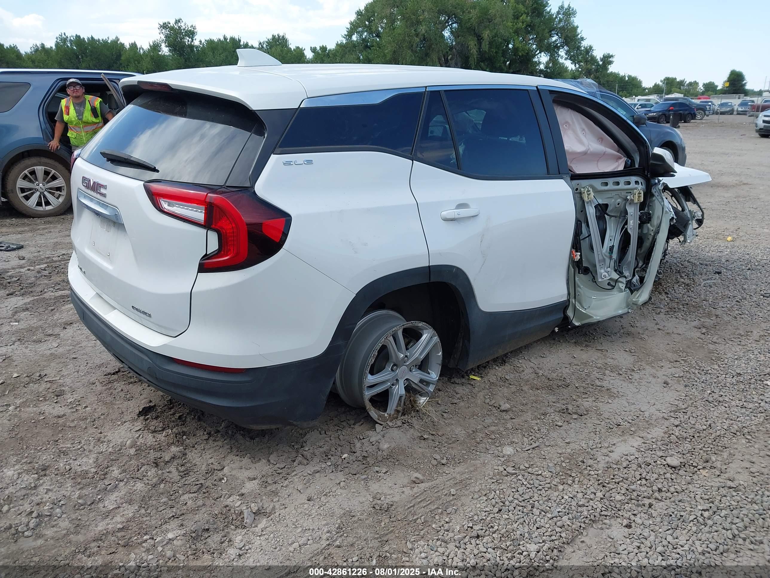 GMC TERRAIN image 4