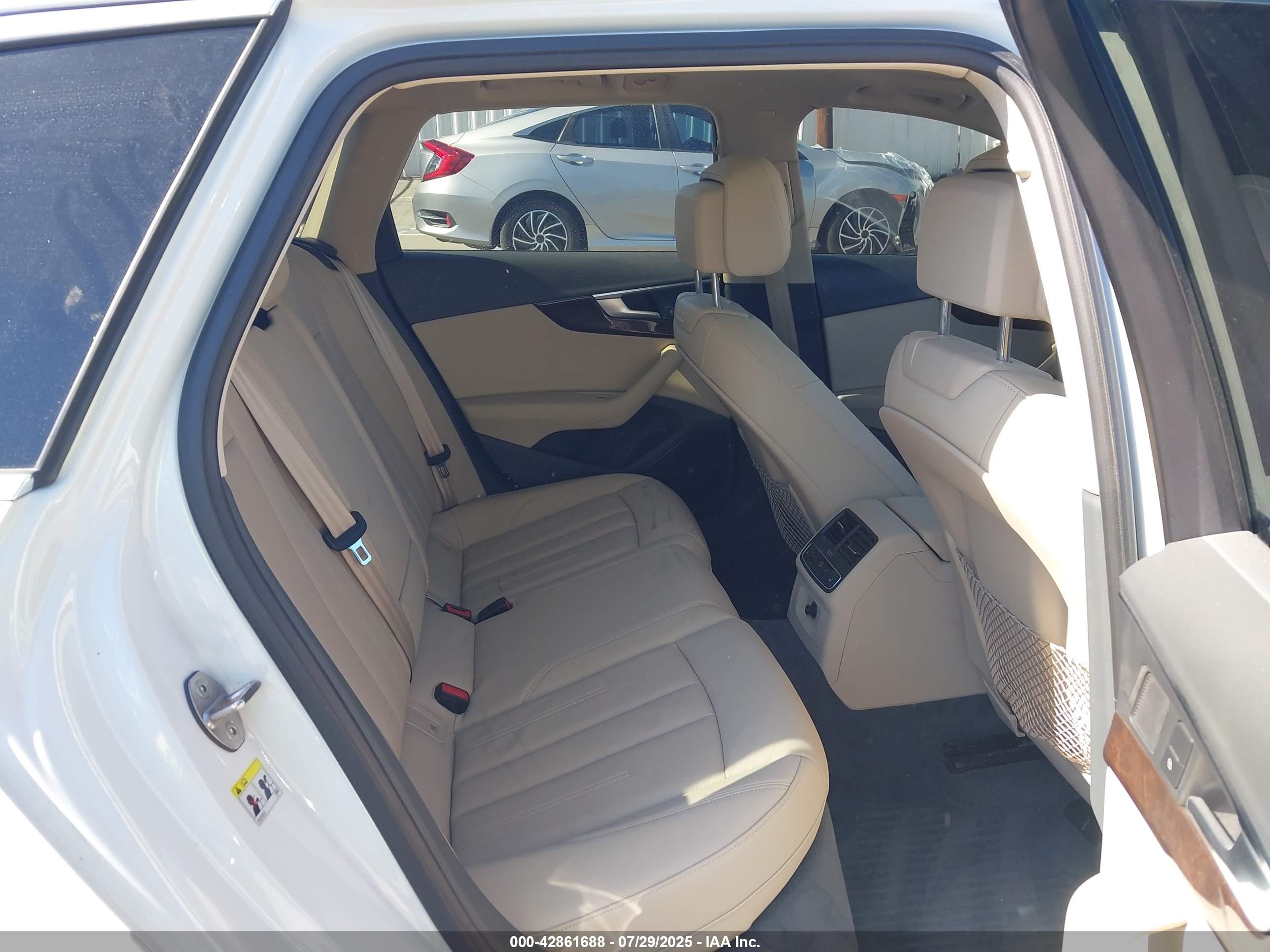 AUDI A4 image 8