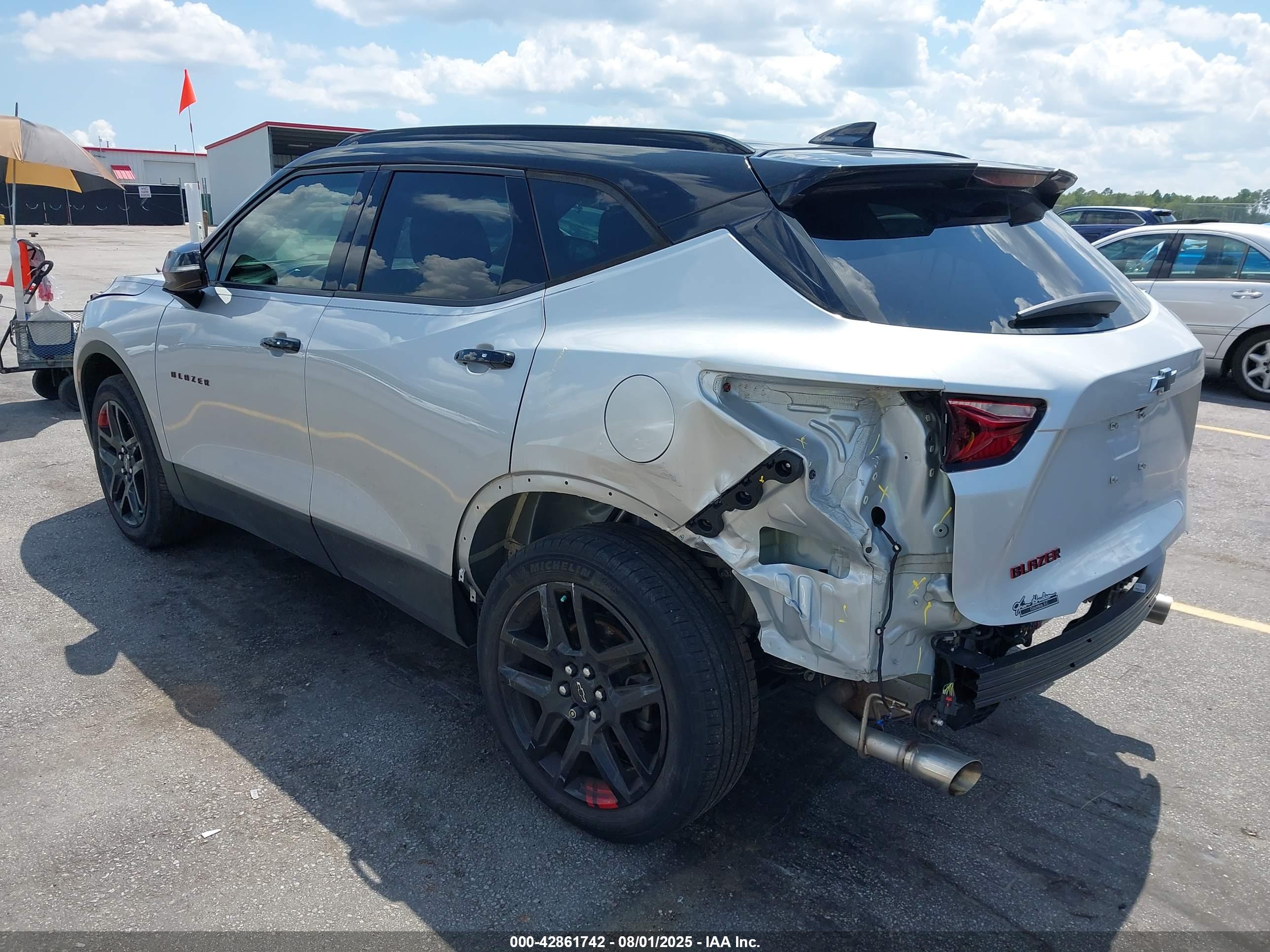 CHEVROLET BLAZER image 3