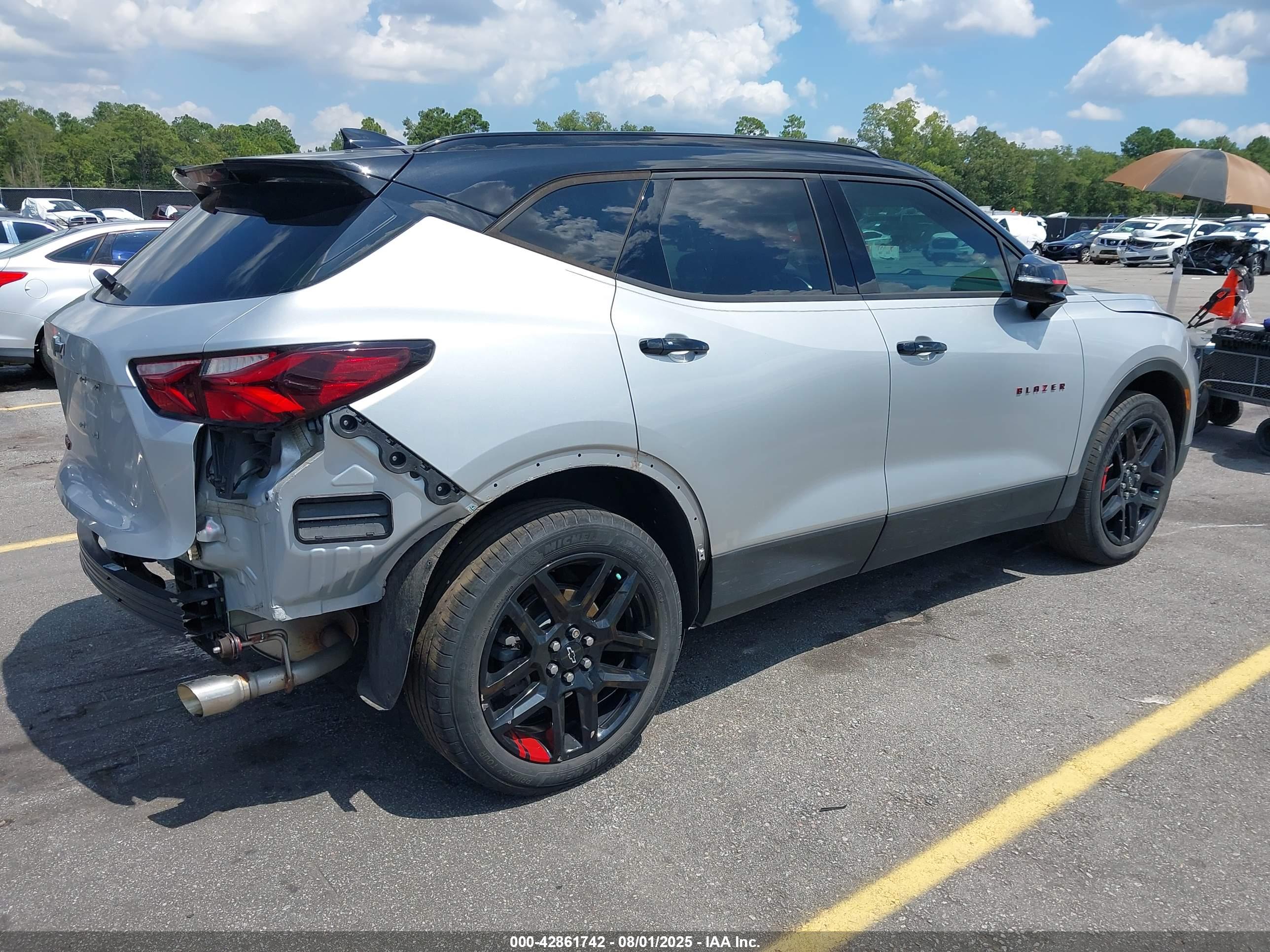 CHEVROLET BLAZER image 4
