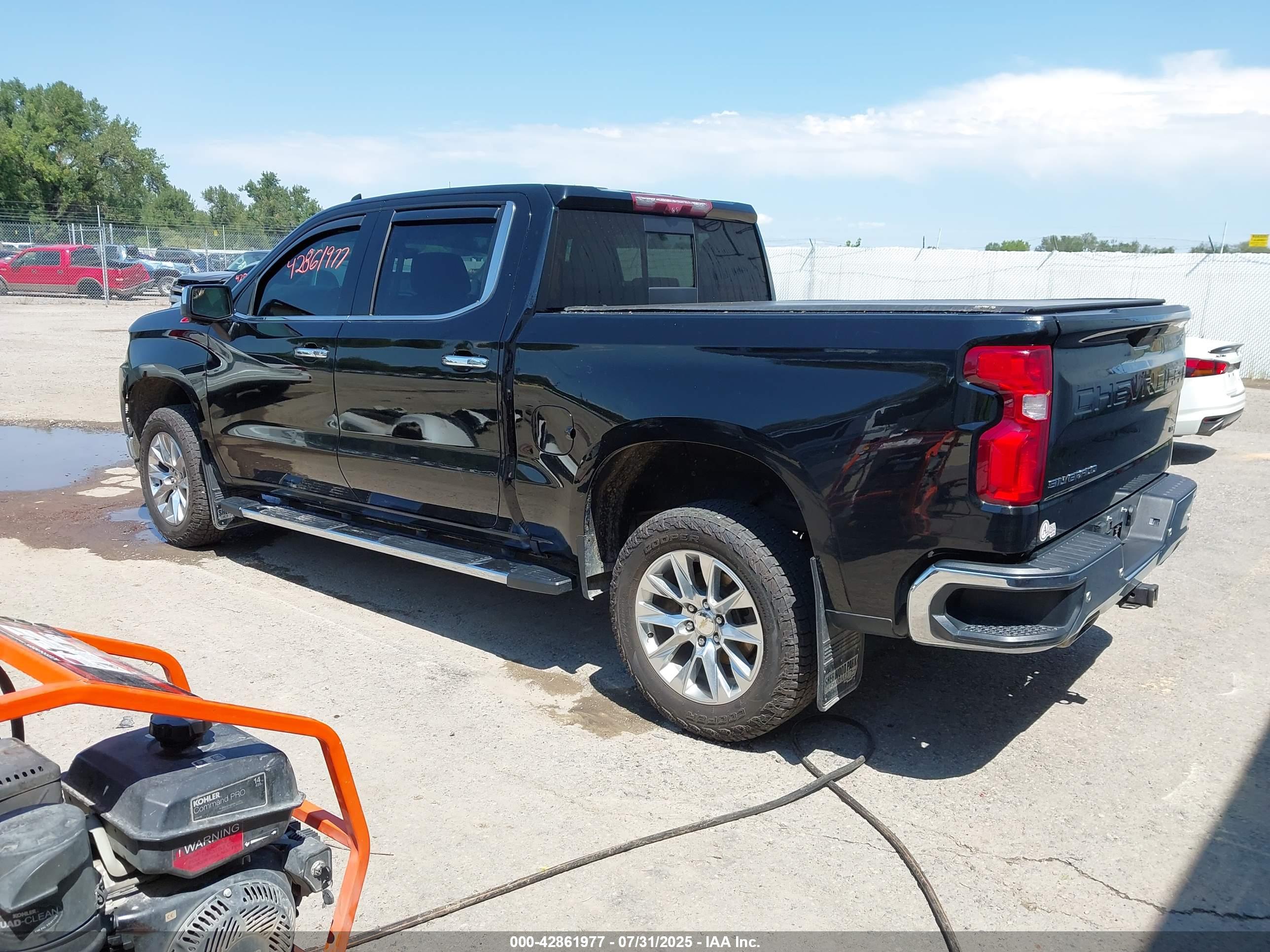 CHEVROLET SILVERADO image 3