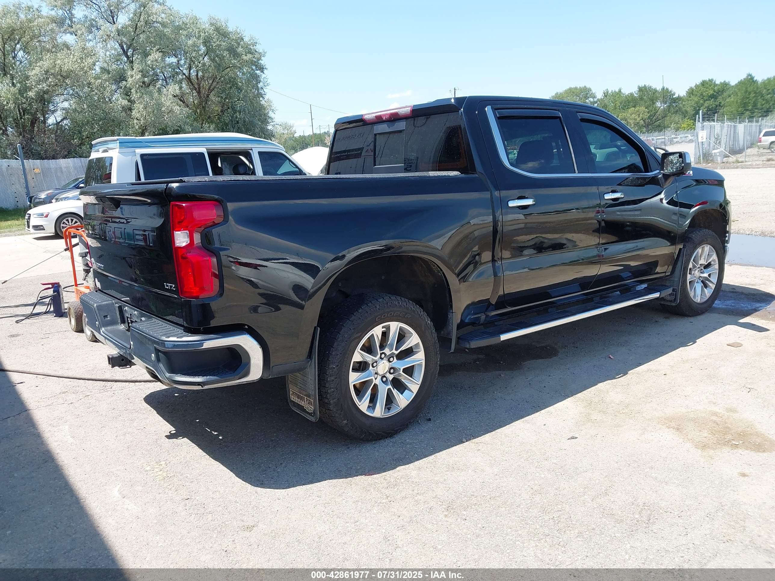 CHEVROLET SILVERADO image 4