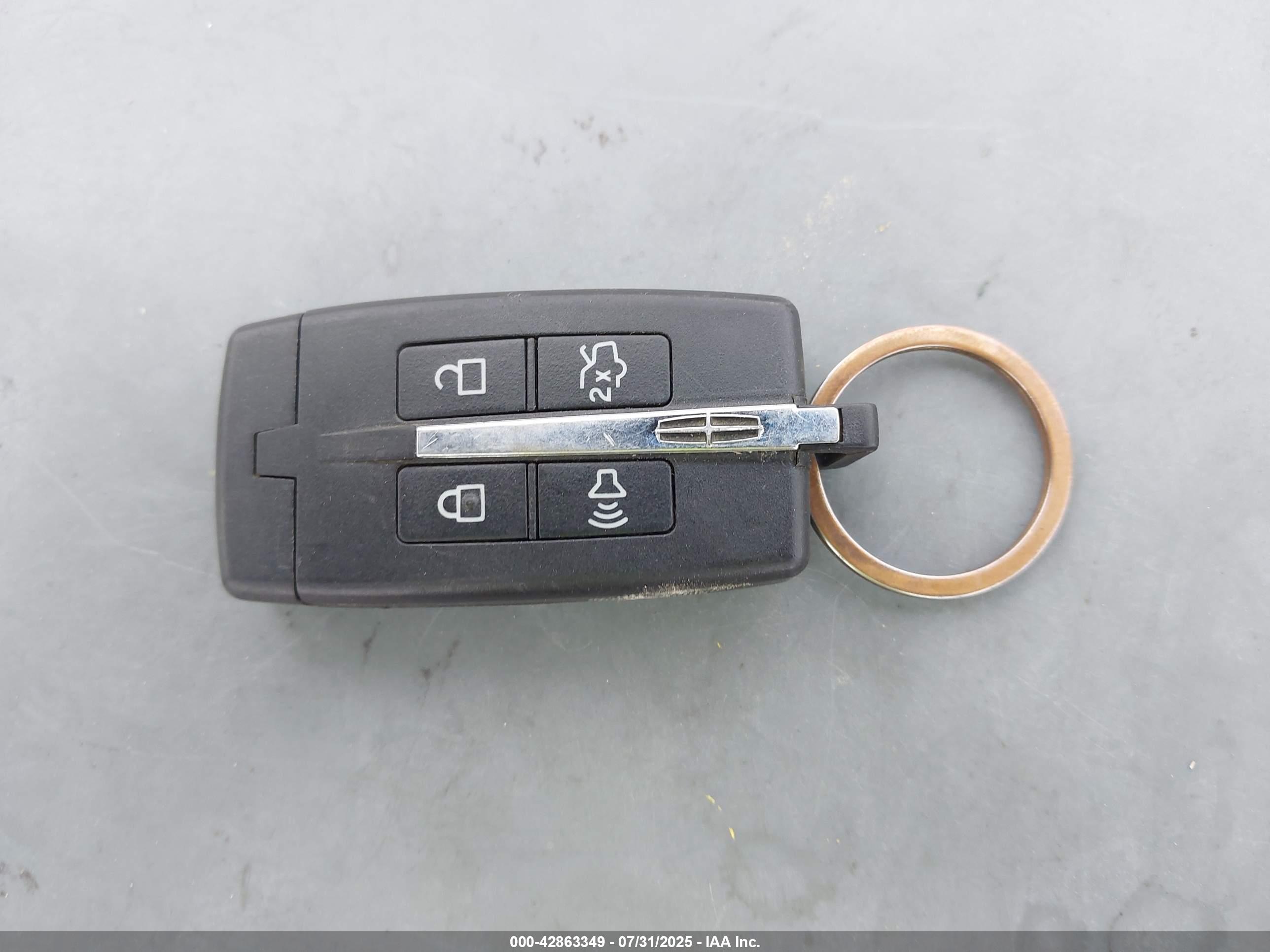 LINCOLN MKT image 11