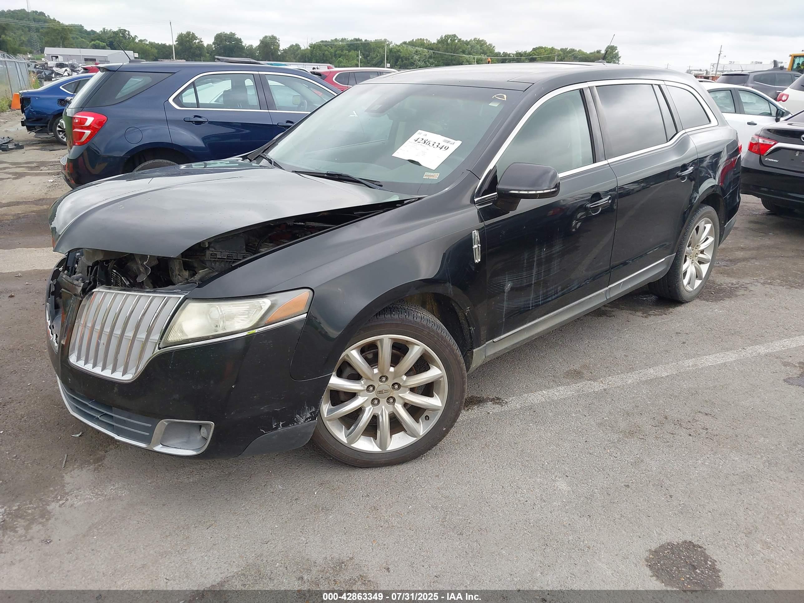 LINCOLN MKT image 2