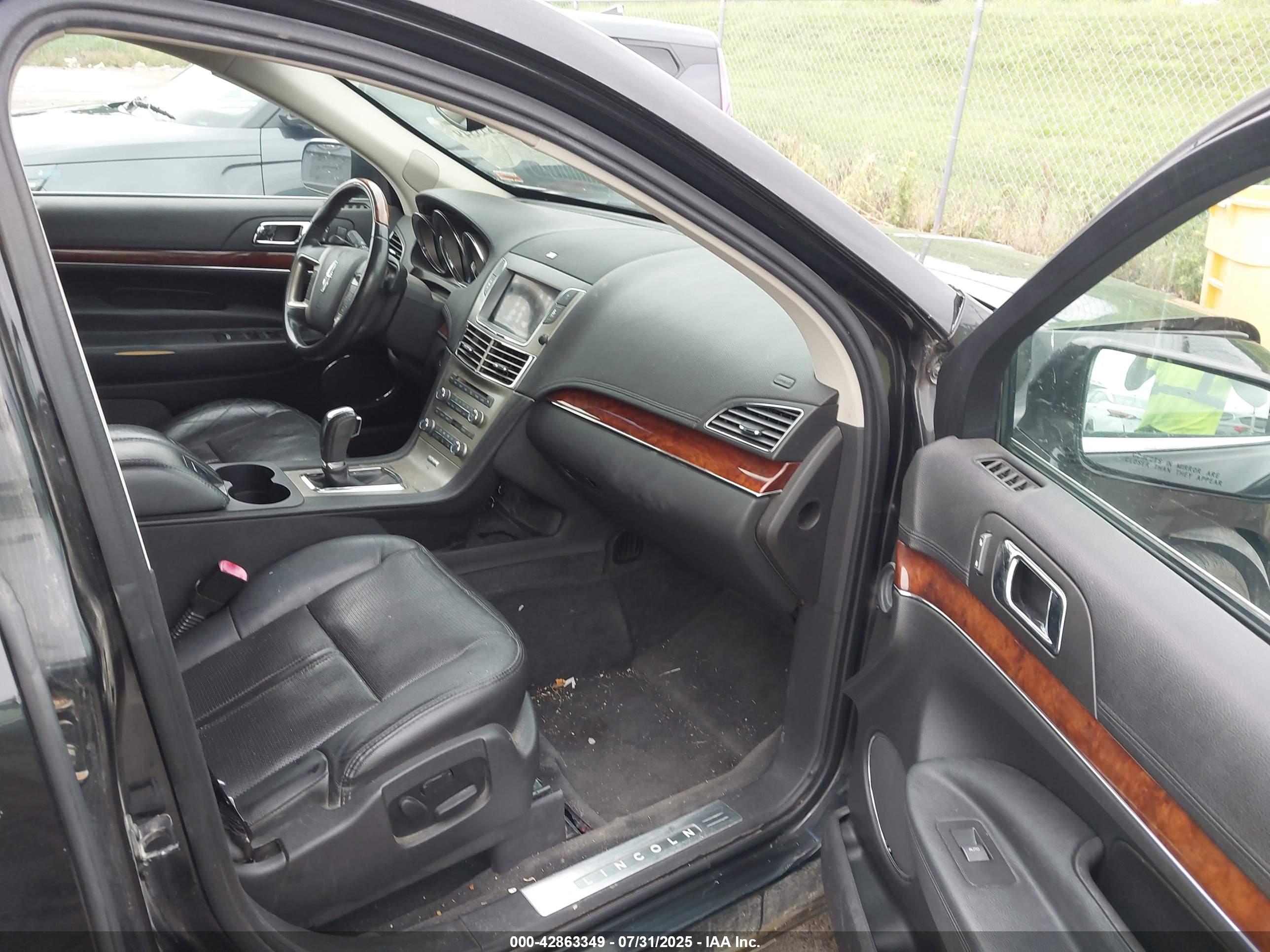 LINCOLN MKT image 5