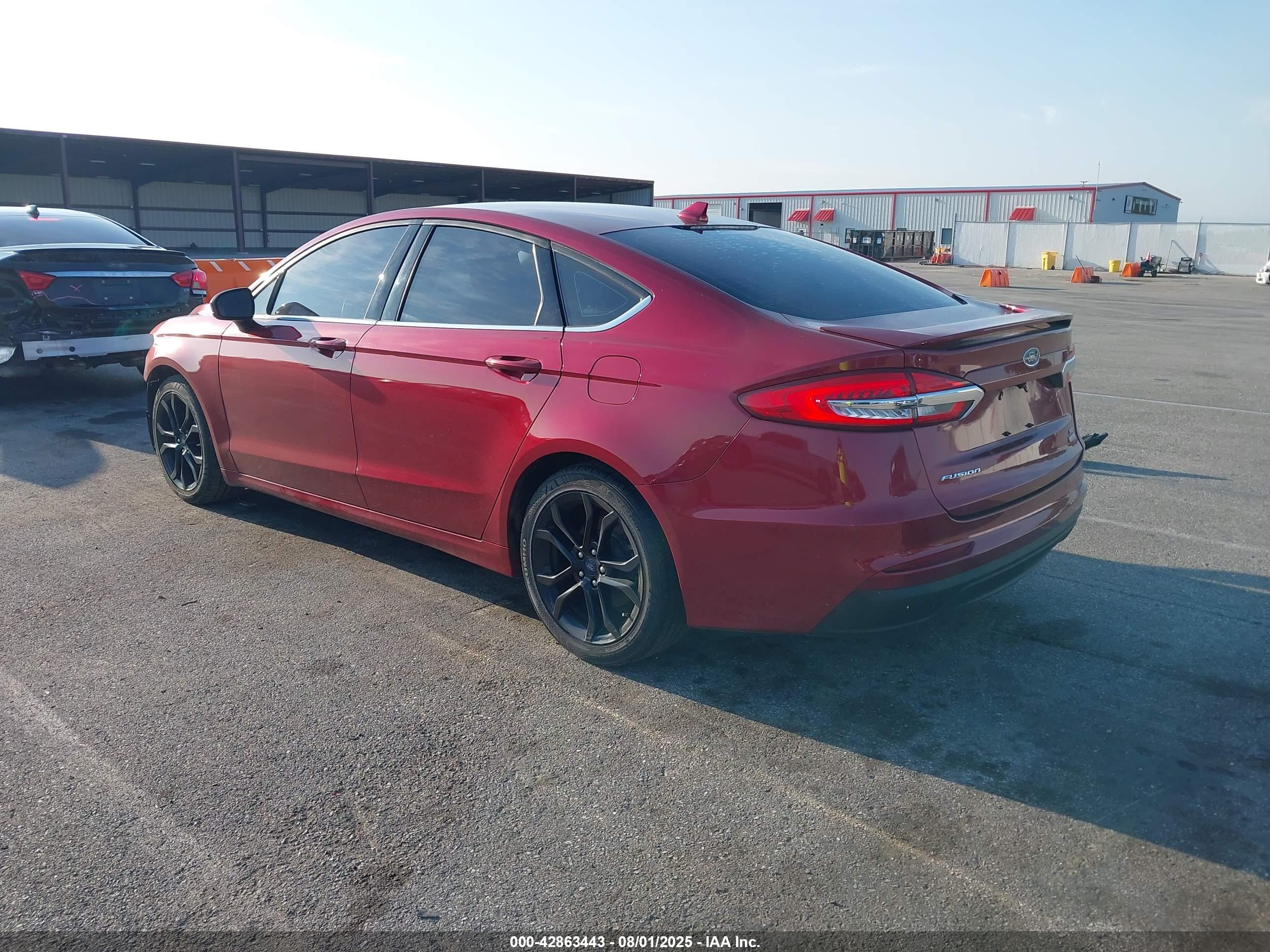 FORD FUSION image 3