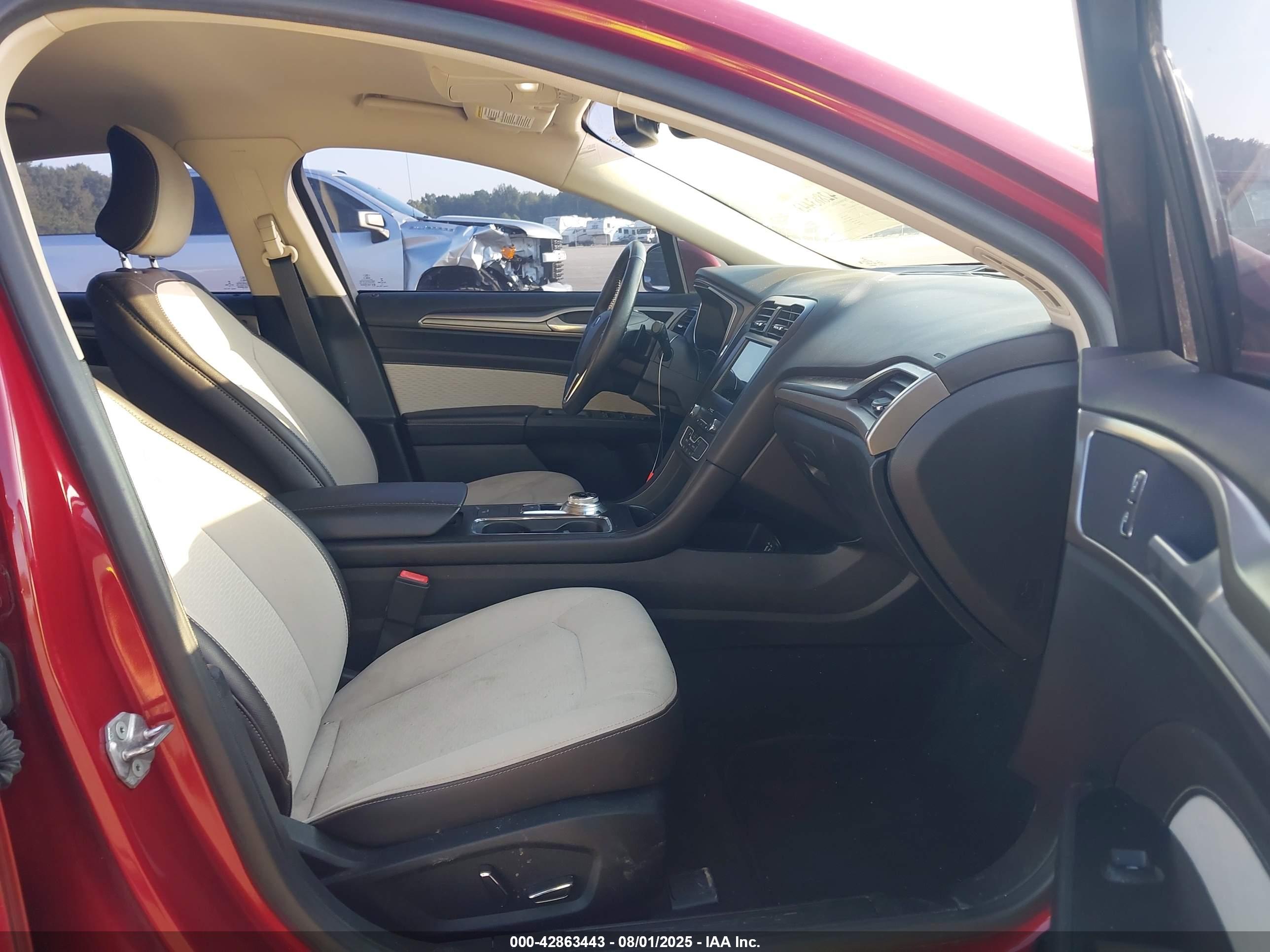 FORD FUSION image 5