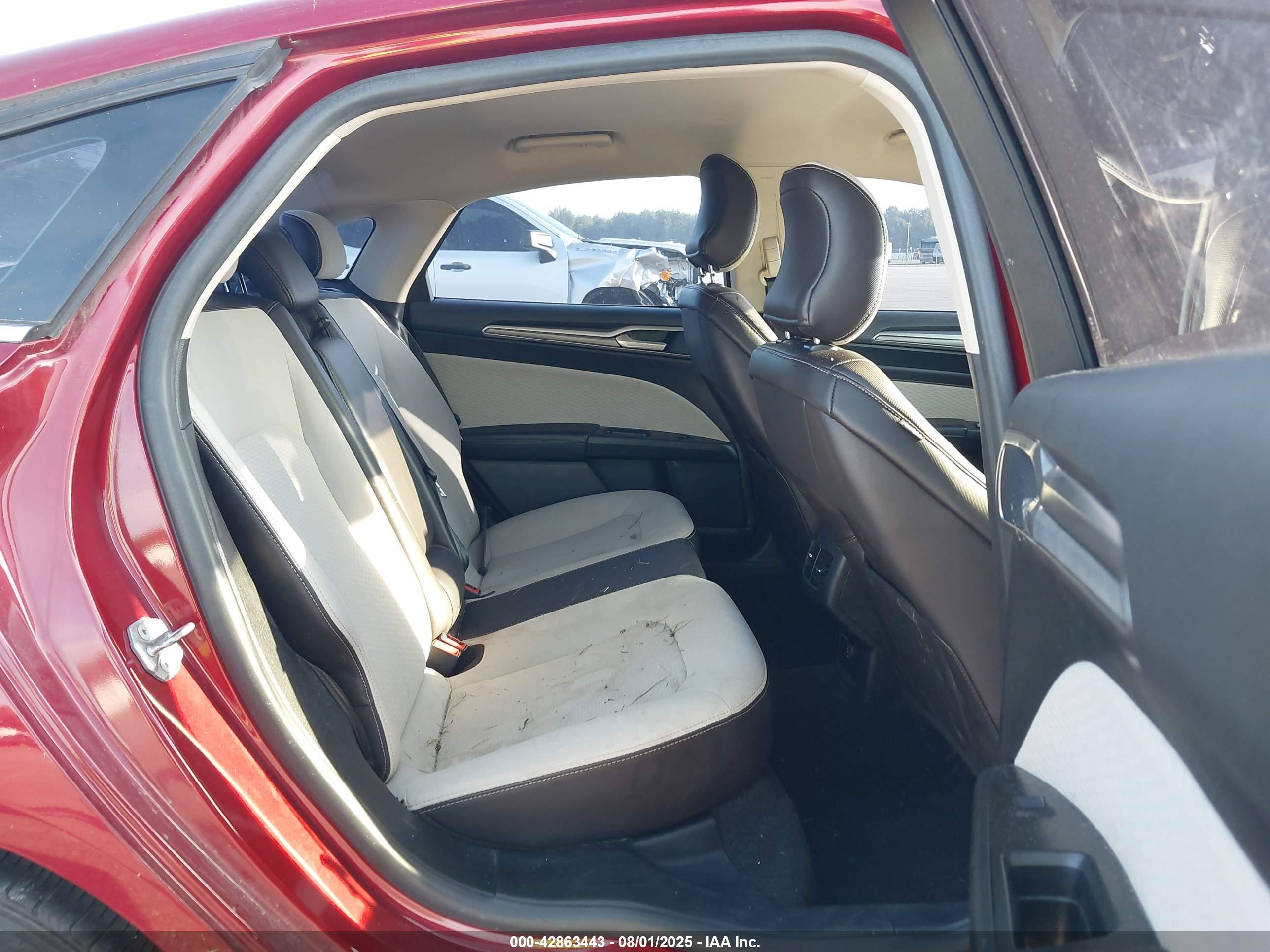 FORD FUSION image 8