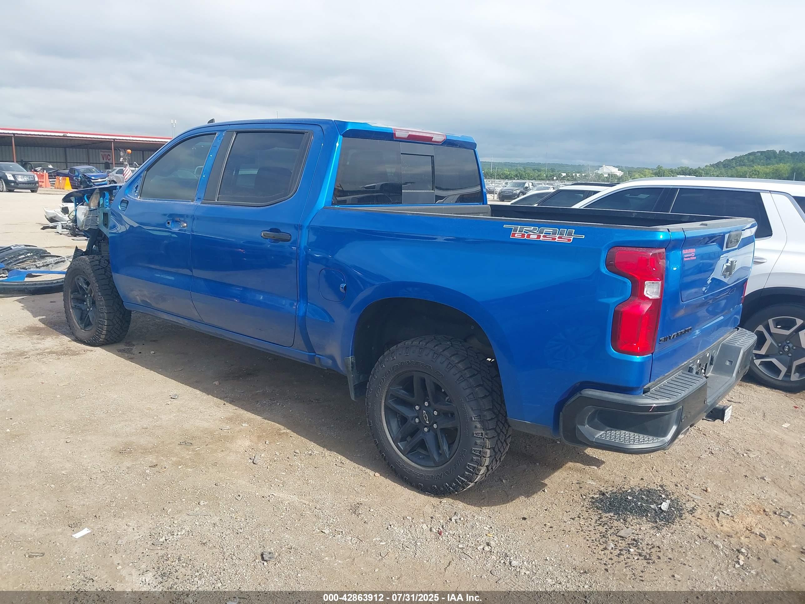 CHEVROLET SILVERADO image 3